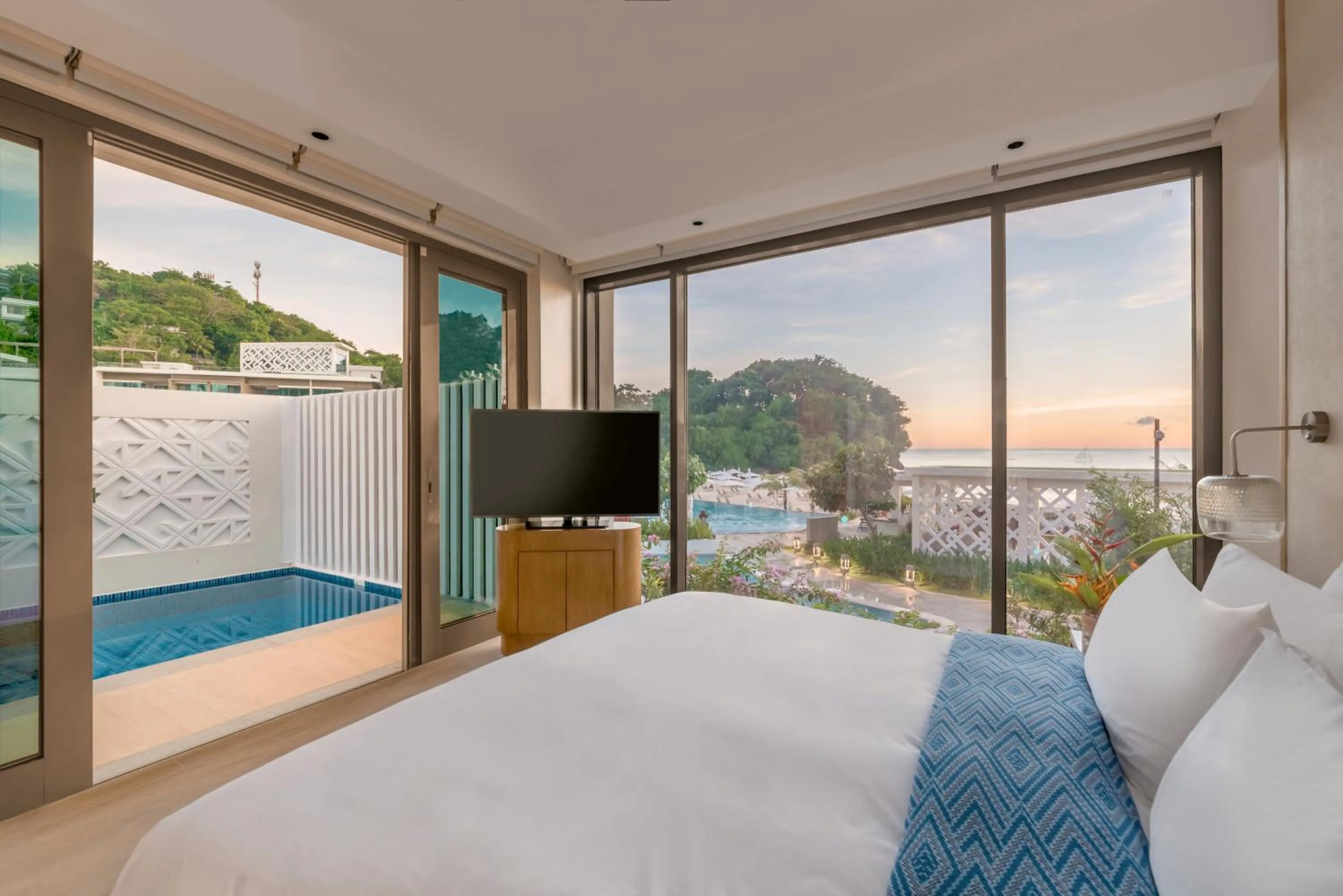 Bedroom, Bed in Crimson Resort and Spa Boracay