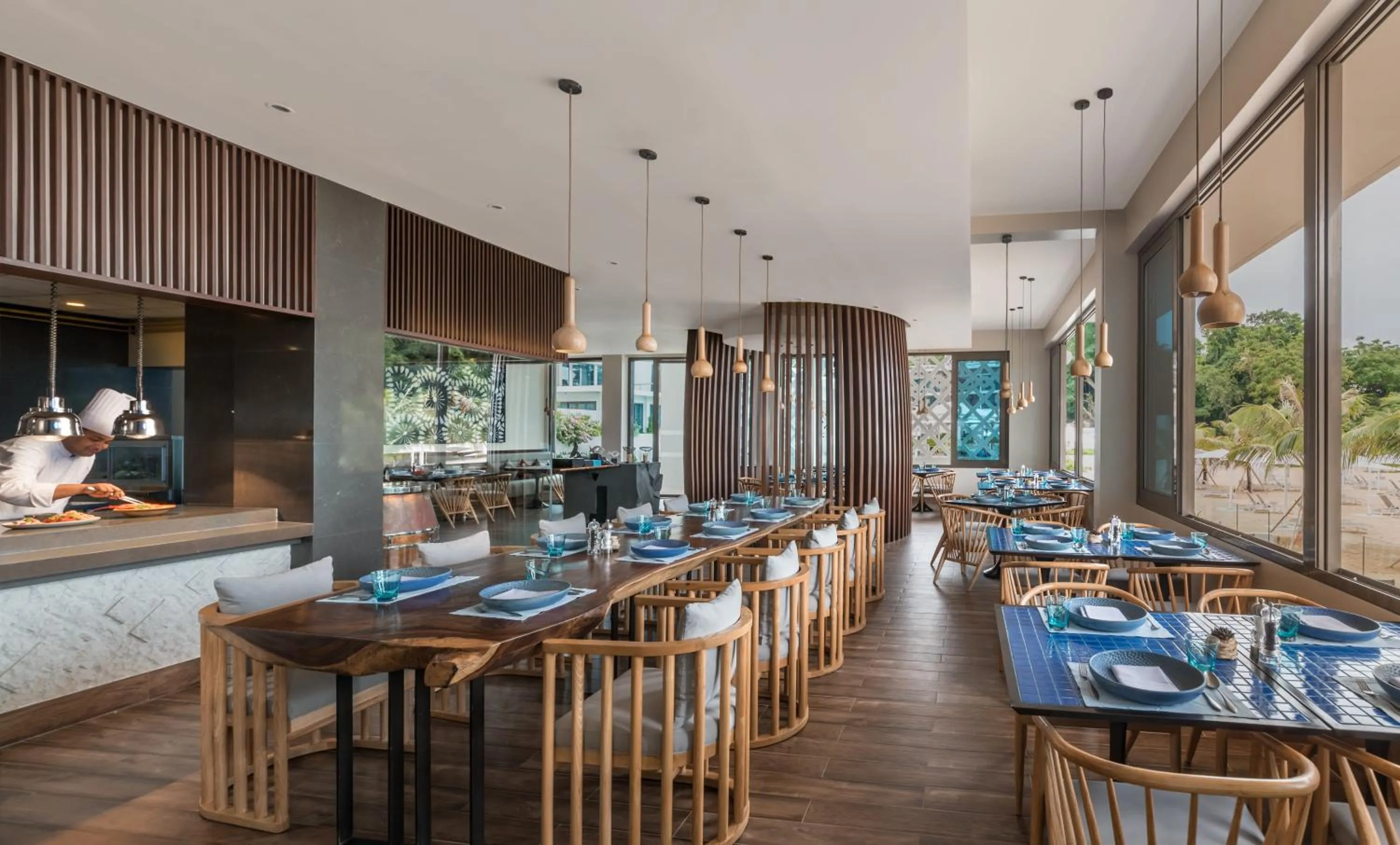 Restaurant/places to eat in Crimson Resort and Spa Boracay