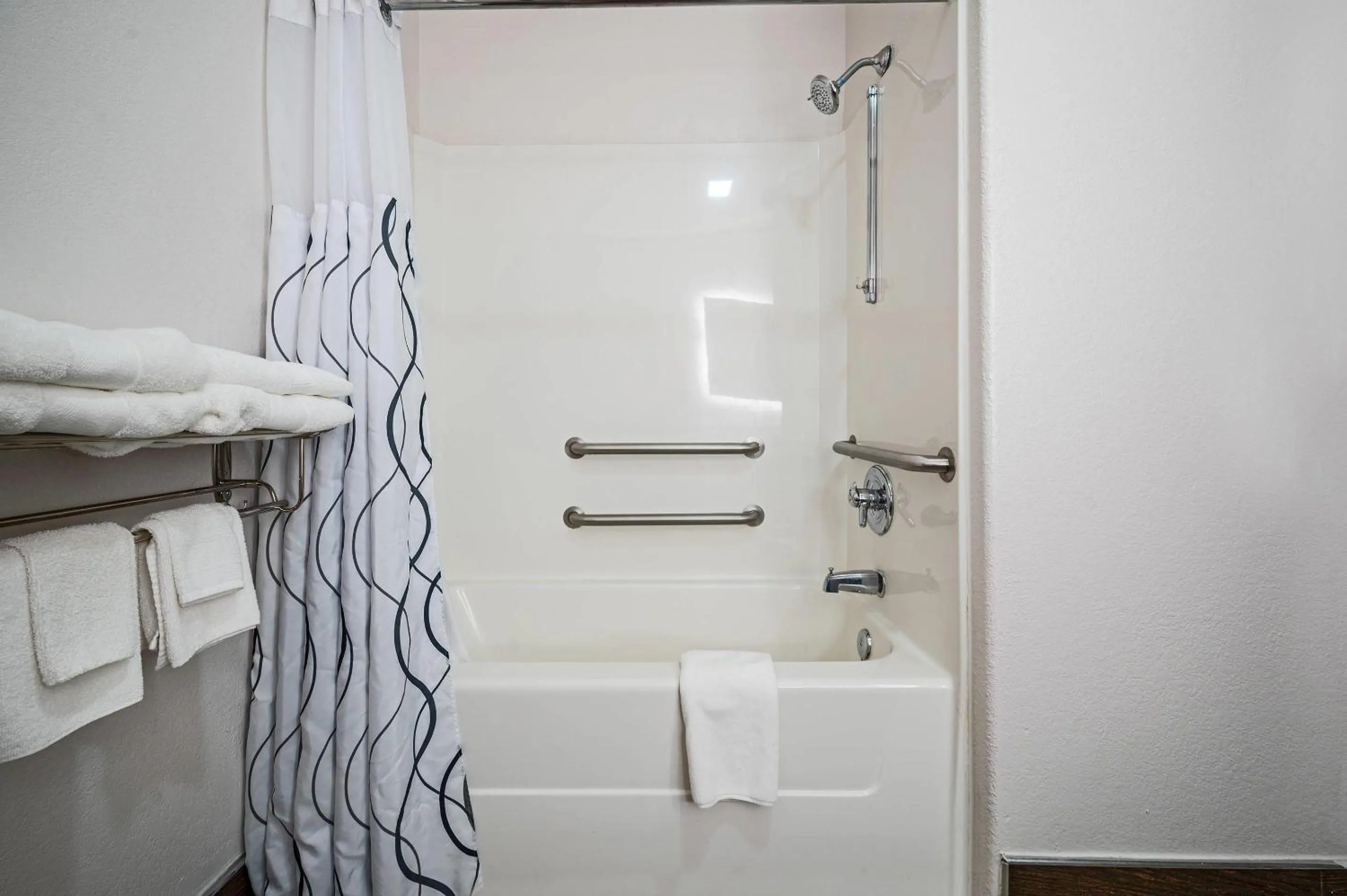 Bedroom in The Leo Collection Detroit, an Ascend Collection Hotel