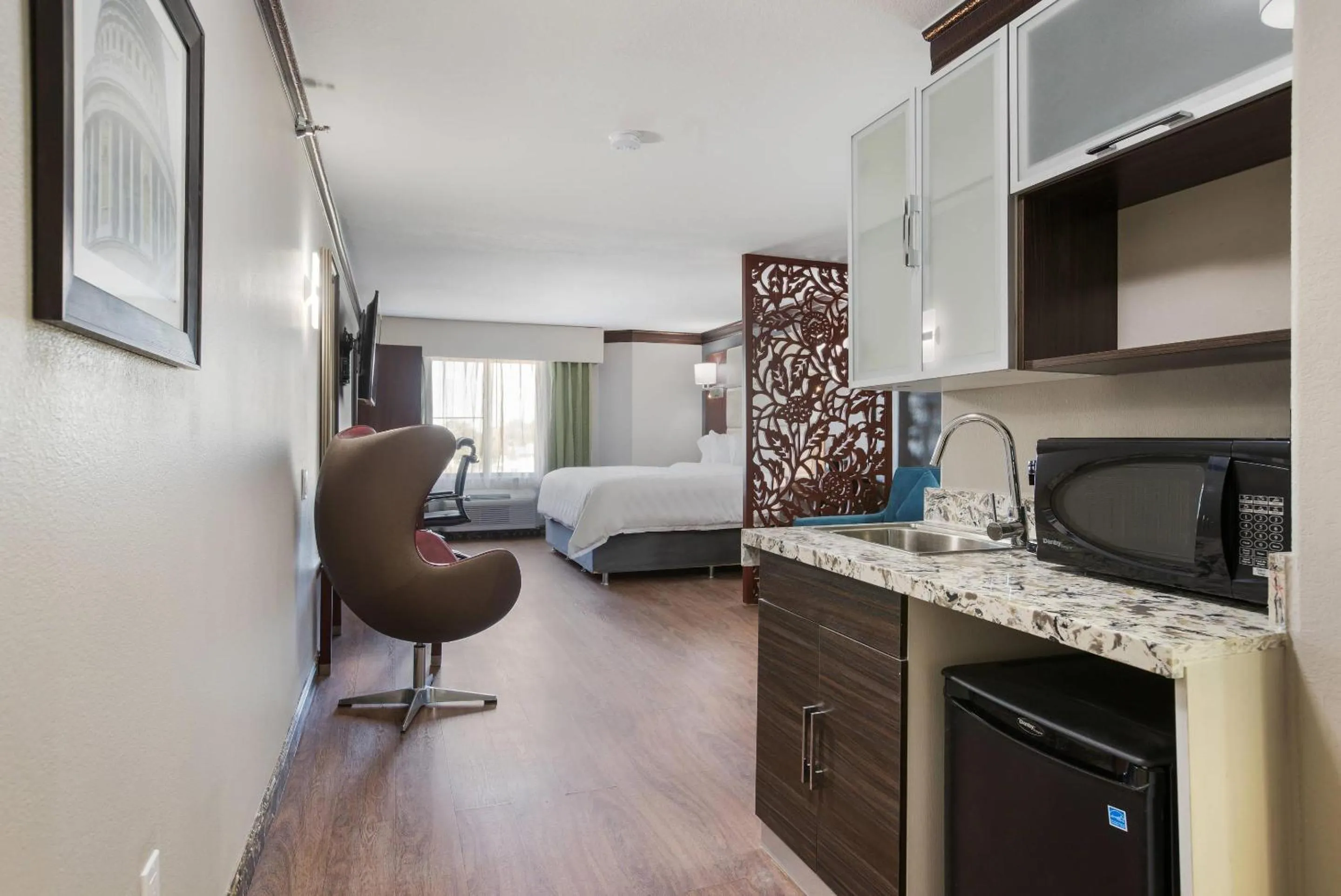 Bedroom in The Leo Collection Detroit, an Ascend Collection Hotel