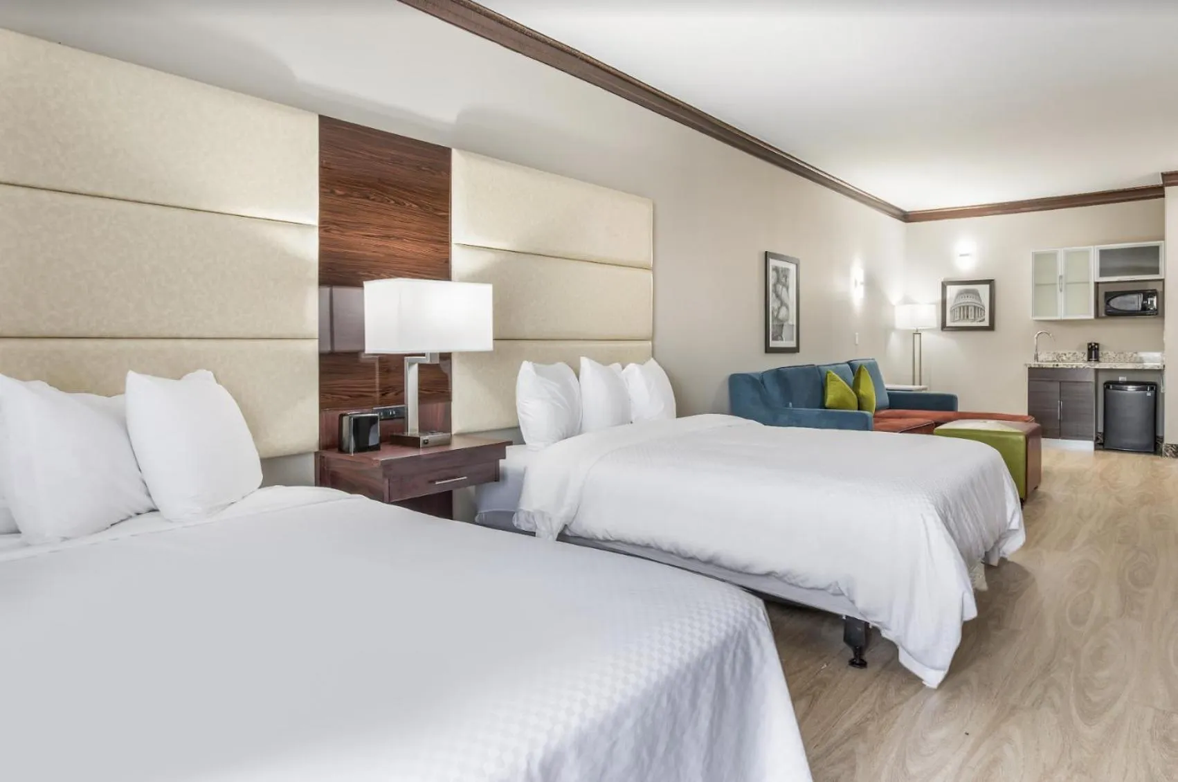 Bedroom, Bed in The Leo Collection Detroit, an Ascend Collection Hotel