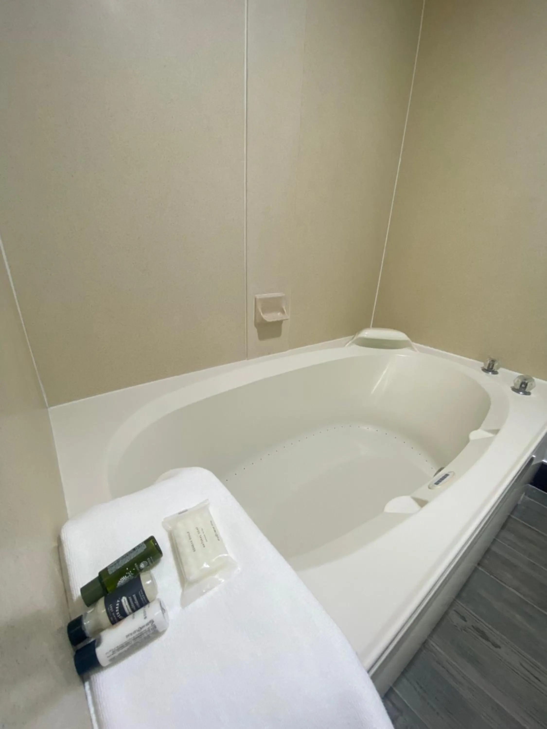 Bathroom in The Leo Collection Detroit, an Ascend Collection Hotel