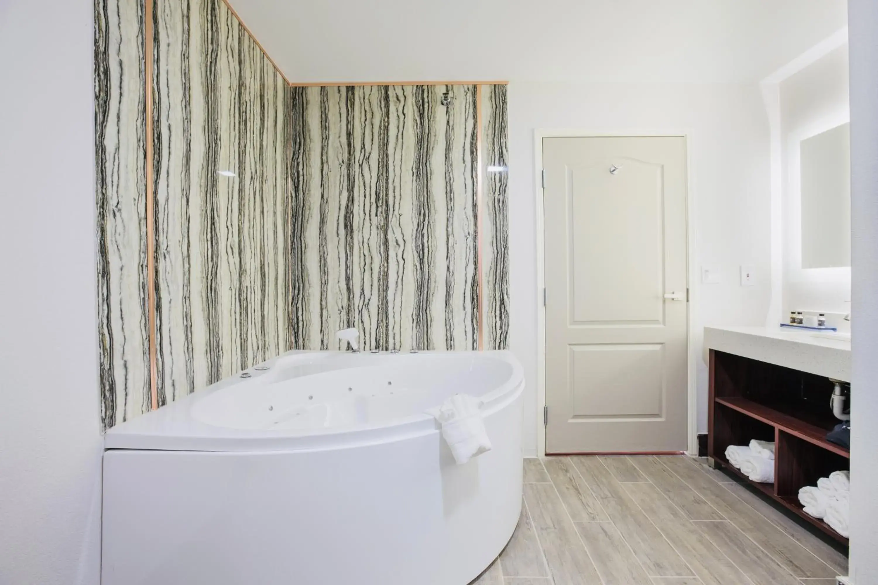 Superior King Suite - Non-smoking in The Leo Collection Detroit, an Ascend Collection Hotel Superior King Suite - Non-smoking in The Leo Collection Detroit, an Ascend Collection Hotel