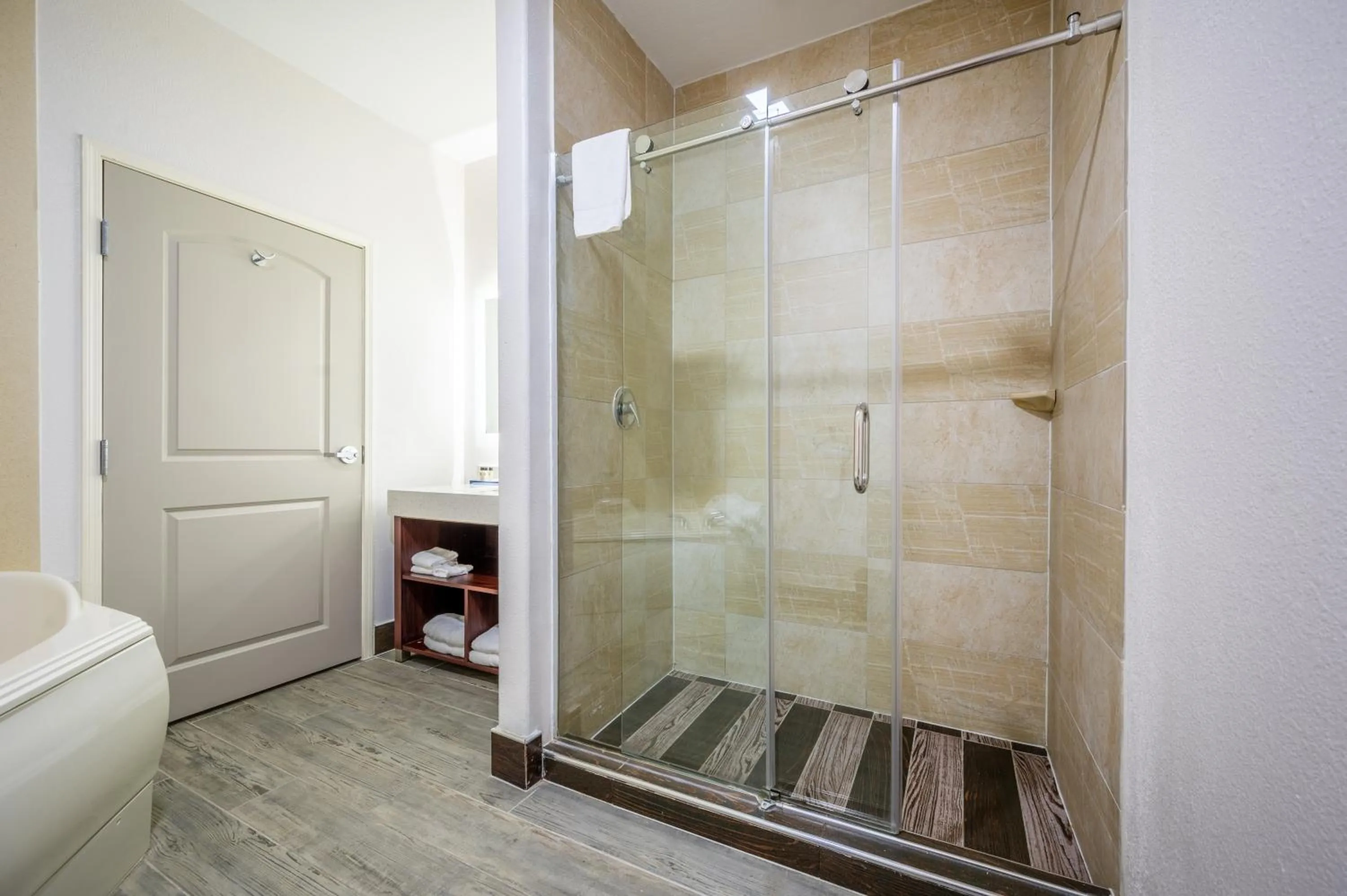 Bathroom in The Leo Collection Detroit, an Ascend Collection Hotel