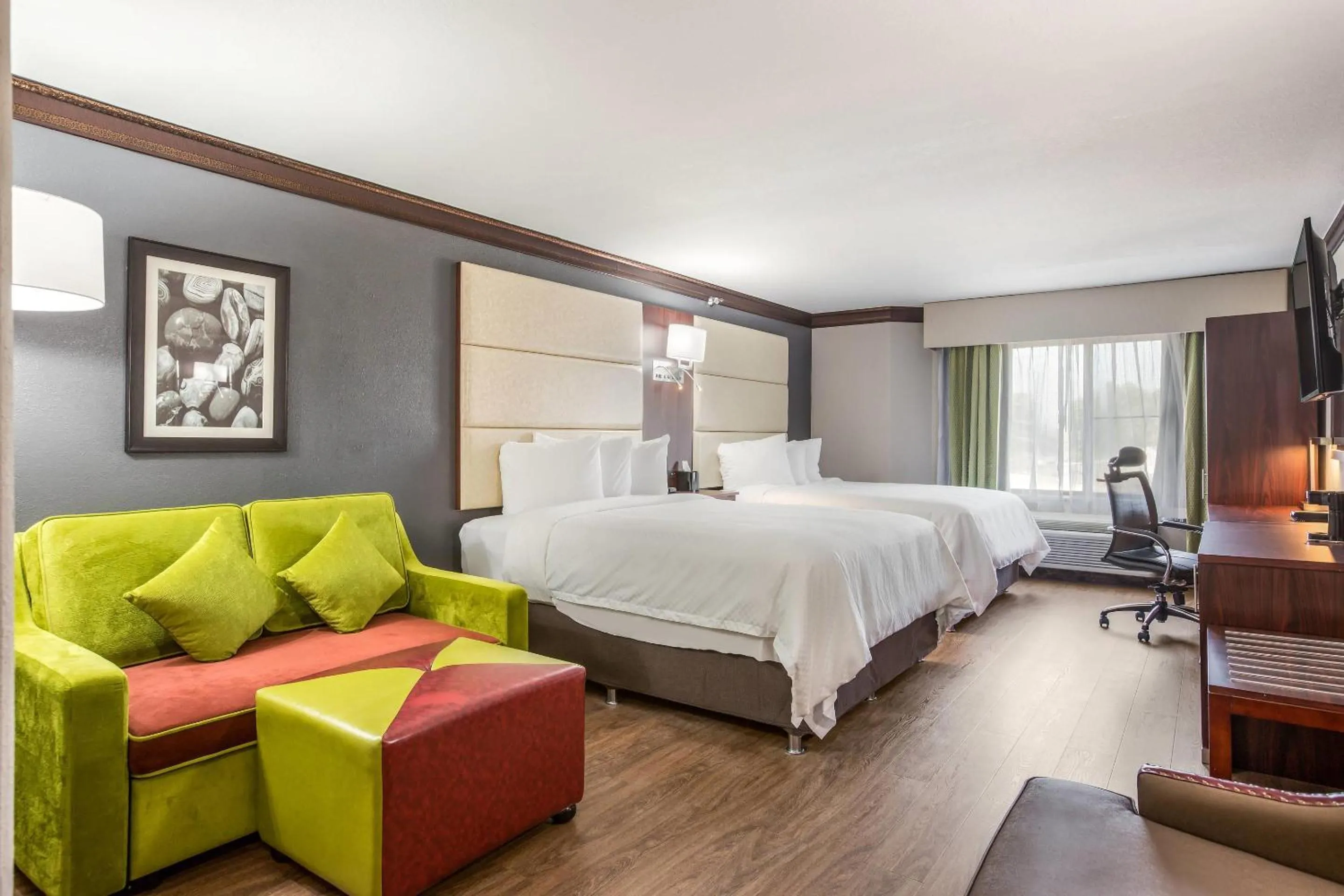 Bedroom, Bed in The Leo Collection Detroit, an Ascend Collection Hotel