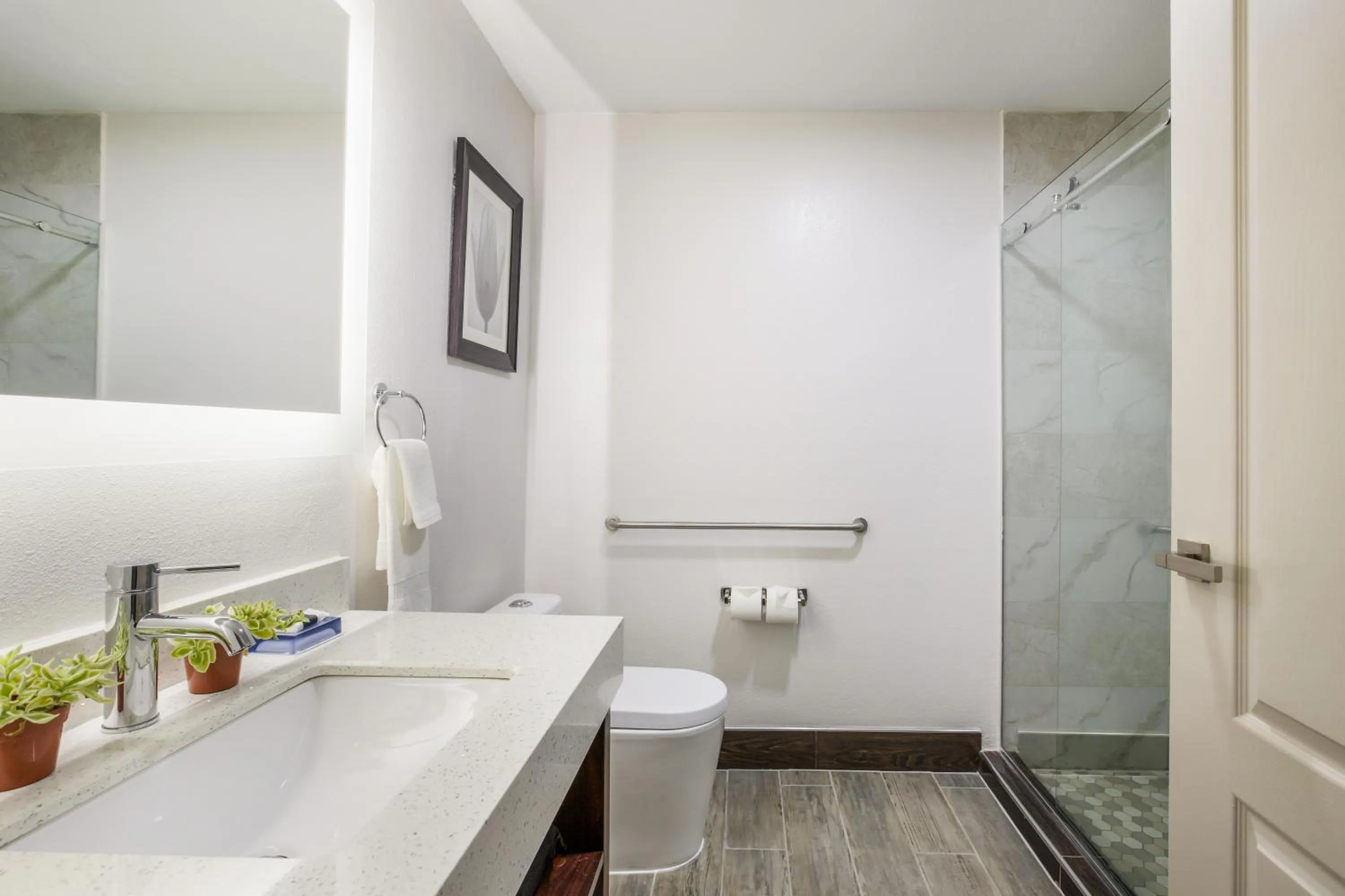 Bathroom in The Leo Collection Detroit, an Ascend Collection Hotel