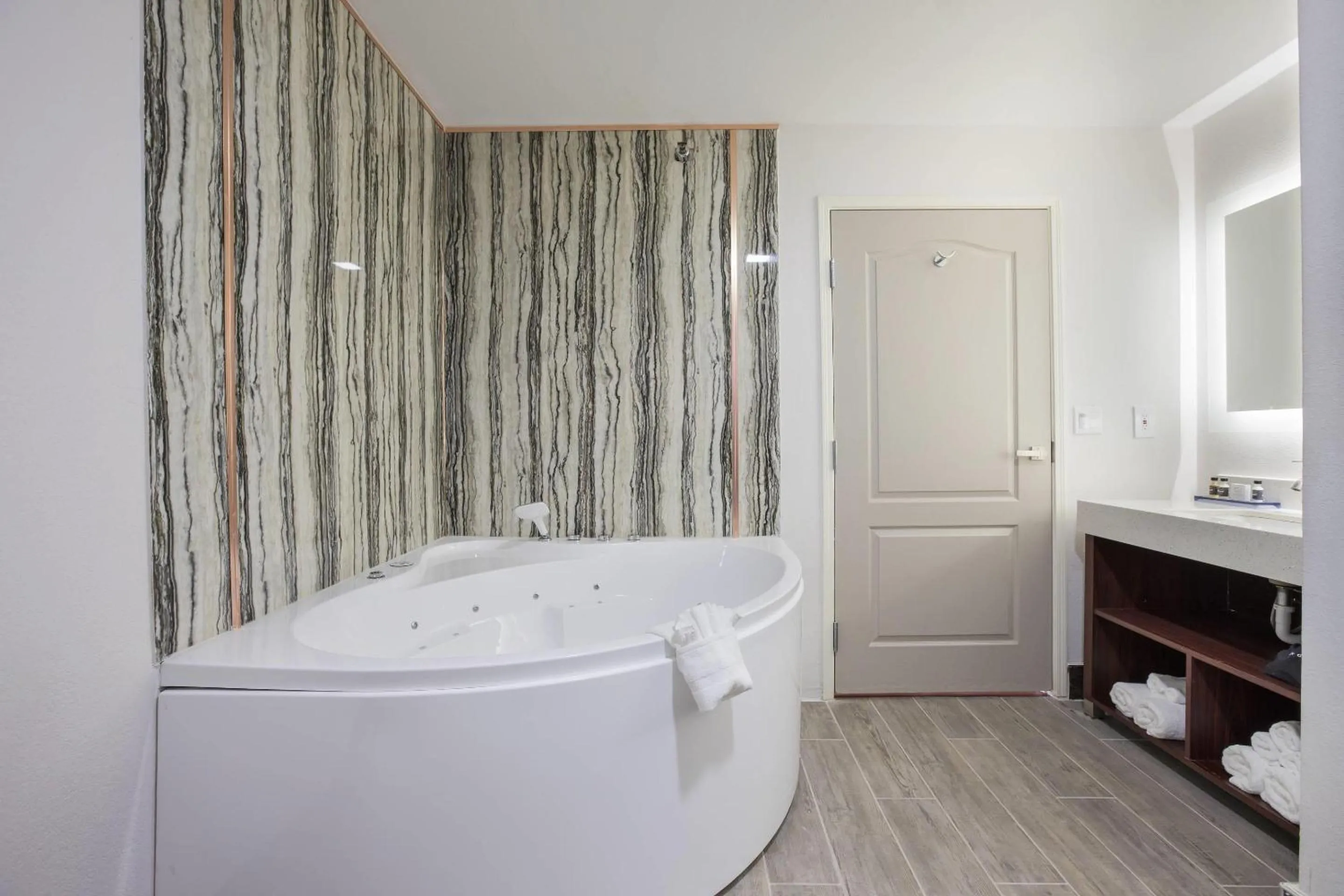 Bedroom in The Leo Collection Detroit, an Ascend Collection Hotel