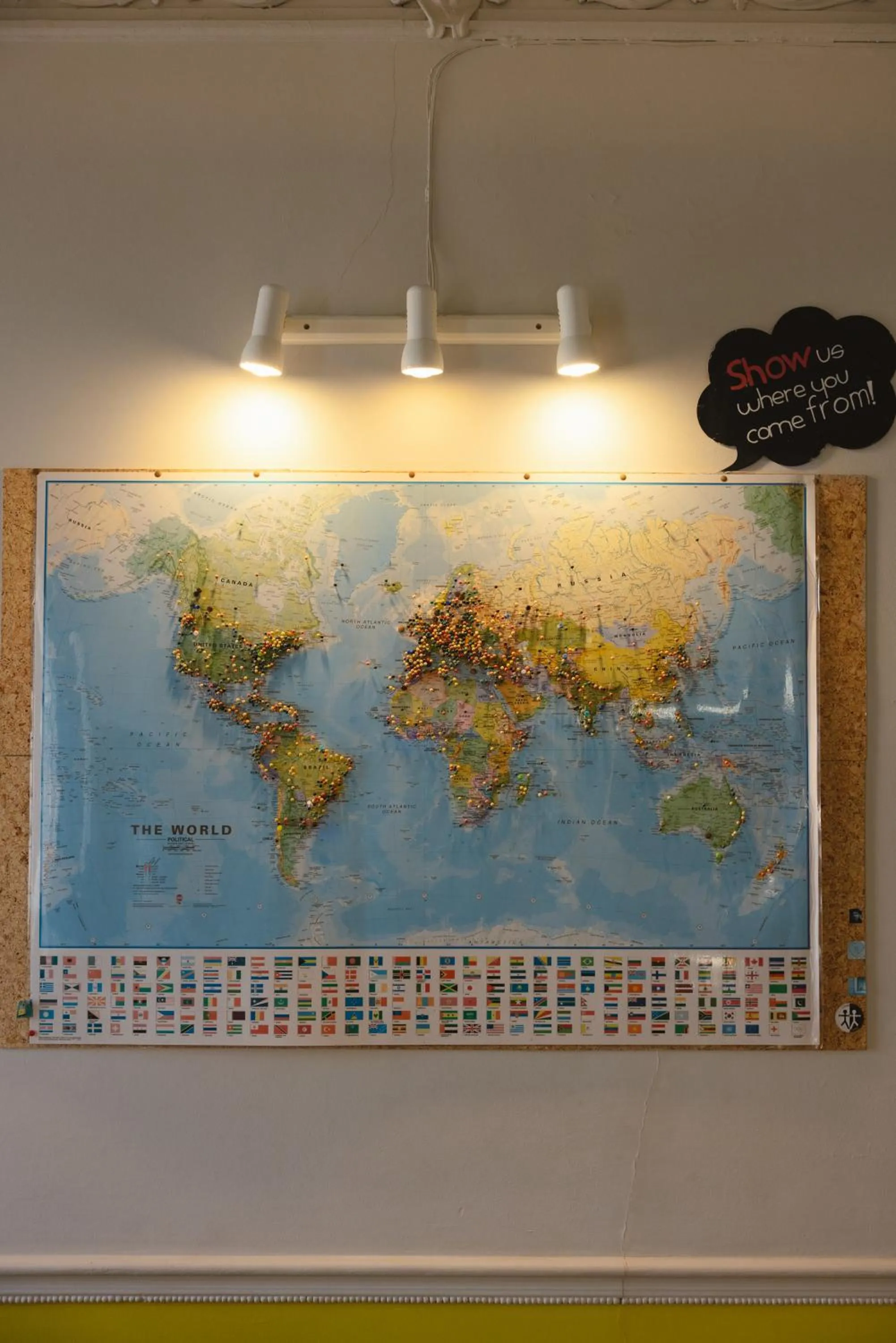 Text overlay in Lisb'on Hostel