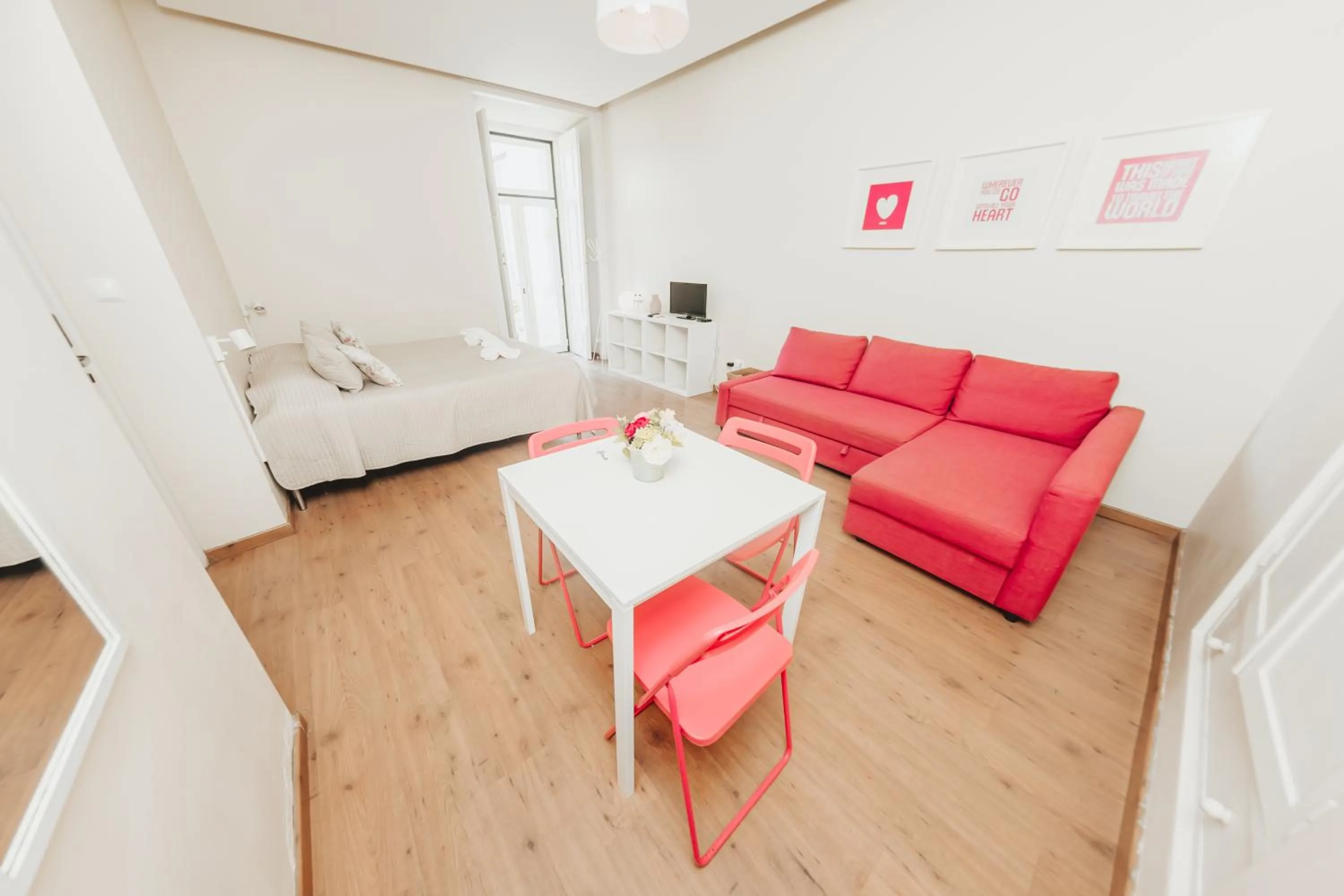 Photo of the whole room in Lisb'on Hostel