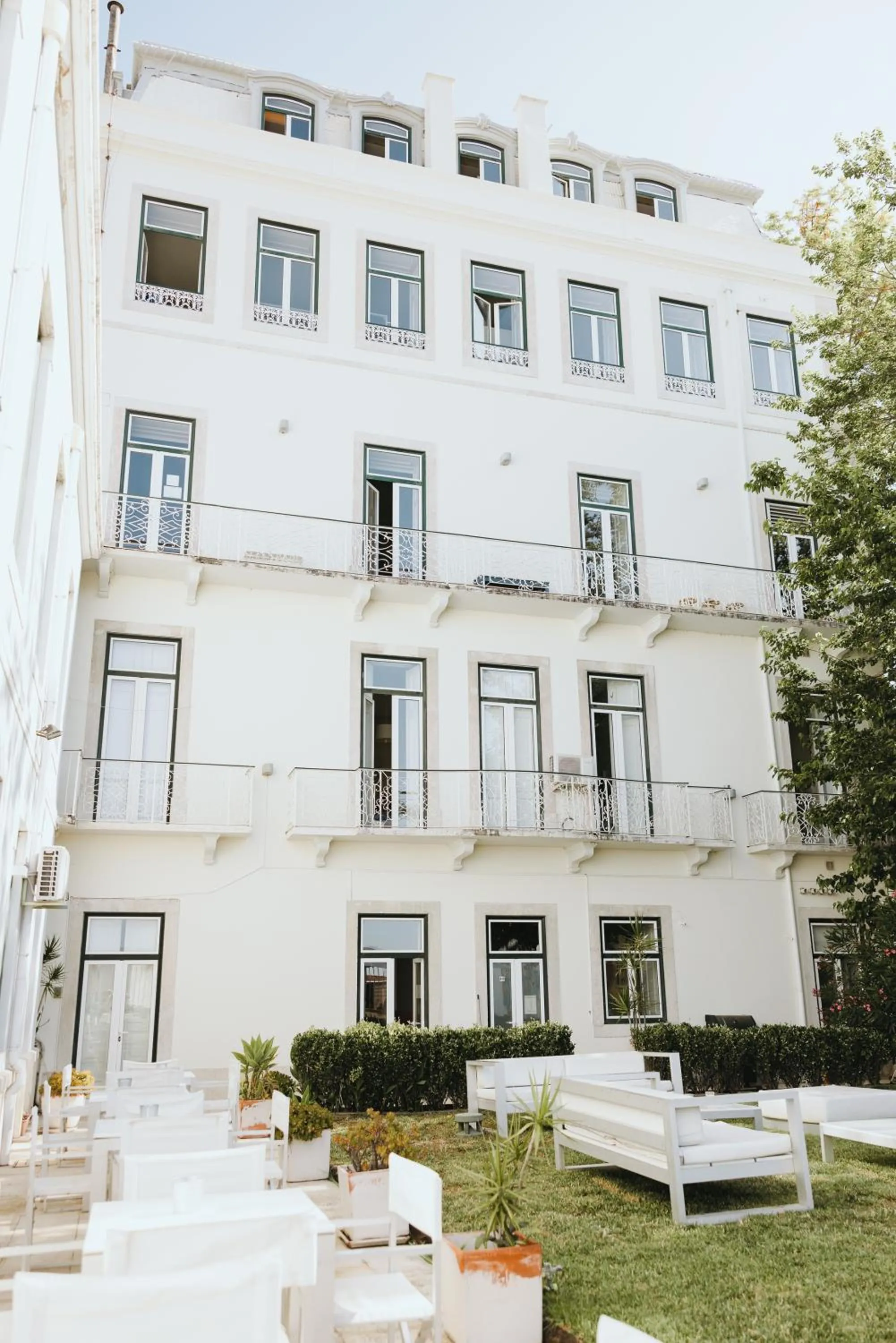 Property building in Lisb'on Hostel