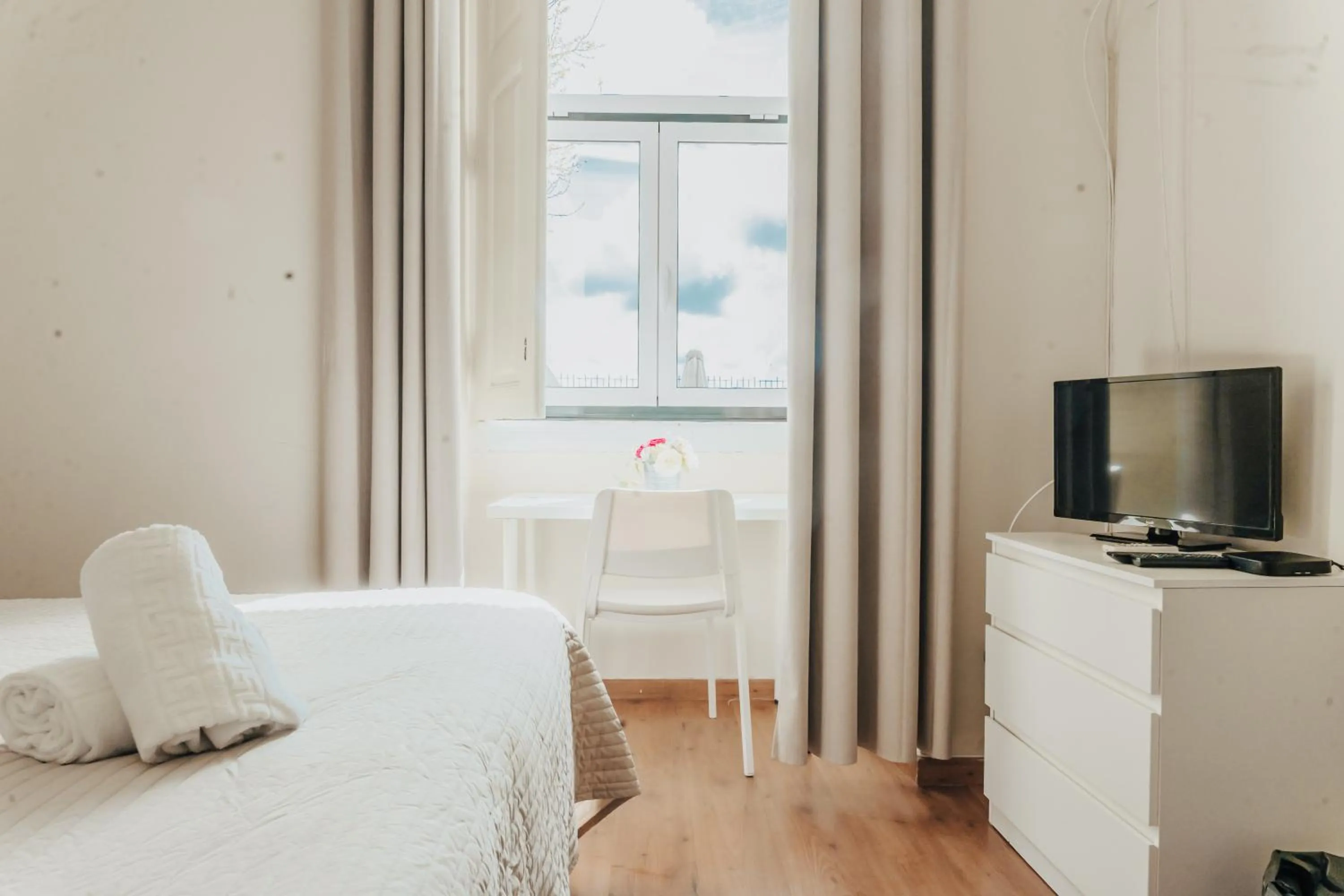 Photo of the whole room, Bed in Lisb'on Hostel