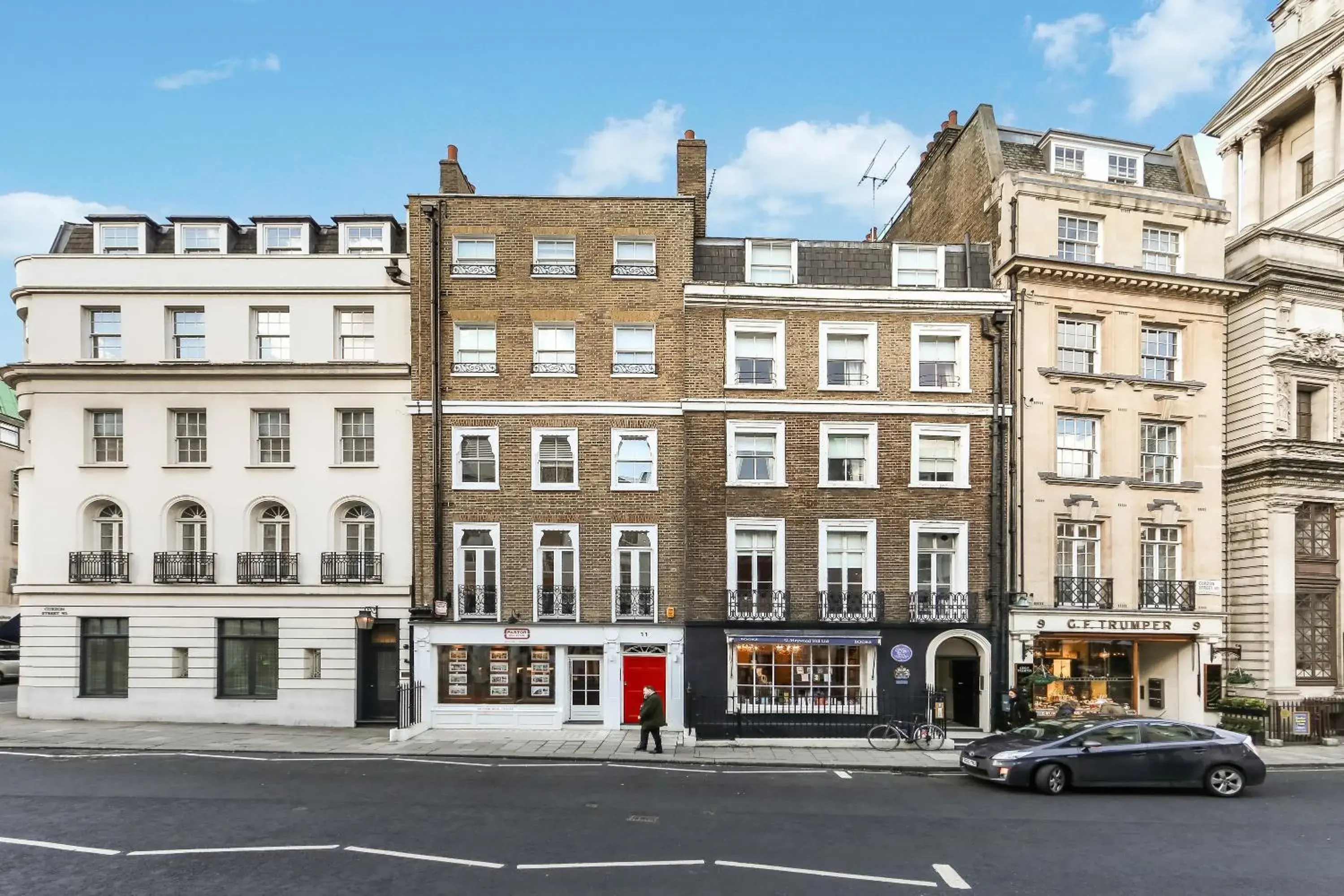 Facade/entrance in 10 Curzon Street by Mansley Facade/entrance in 10 Curzon Street by Mansley