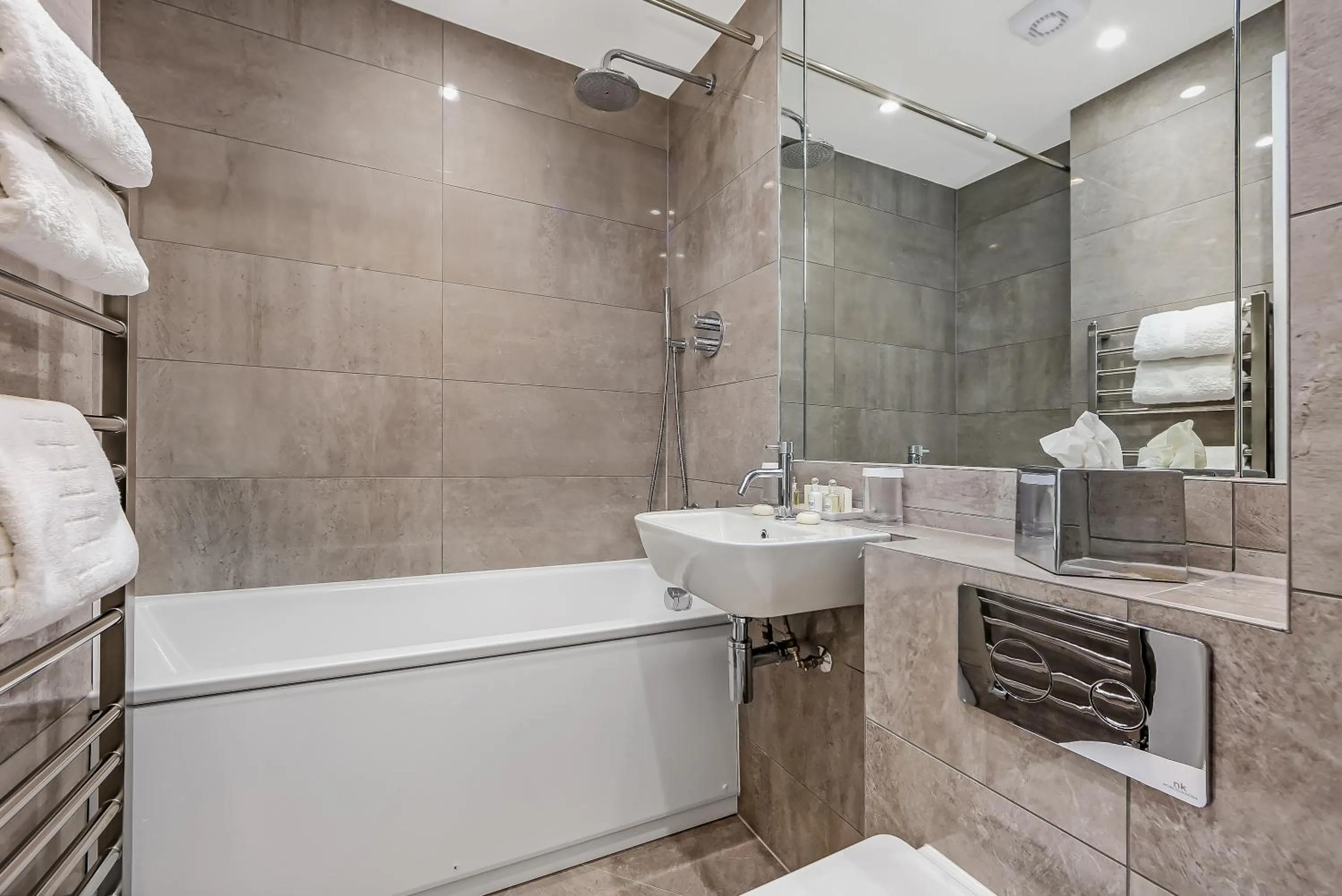 Bathroom in 10 Curzon Street by Mansley