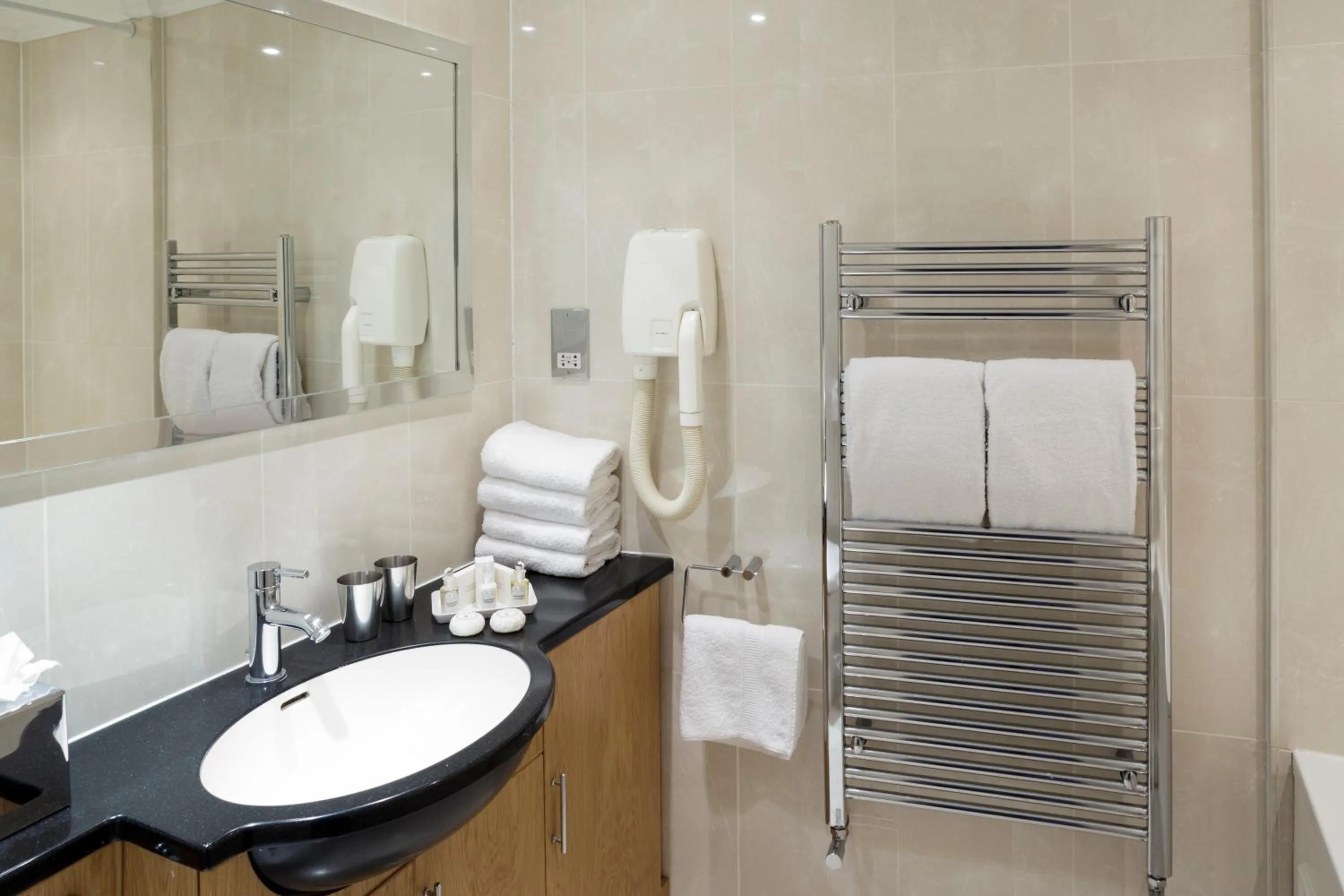 Bathroom in 10 Curzon Street by Mansley