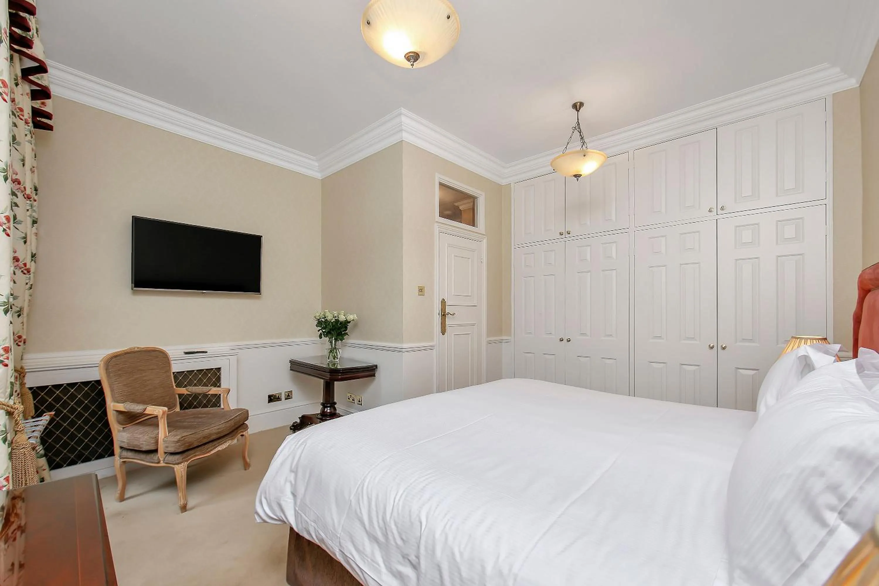 Bed in 10 Curzon Street by Mansley