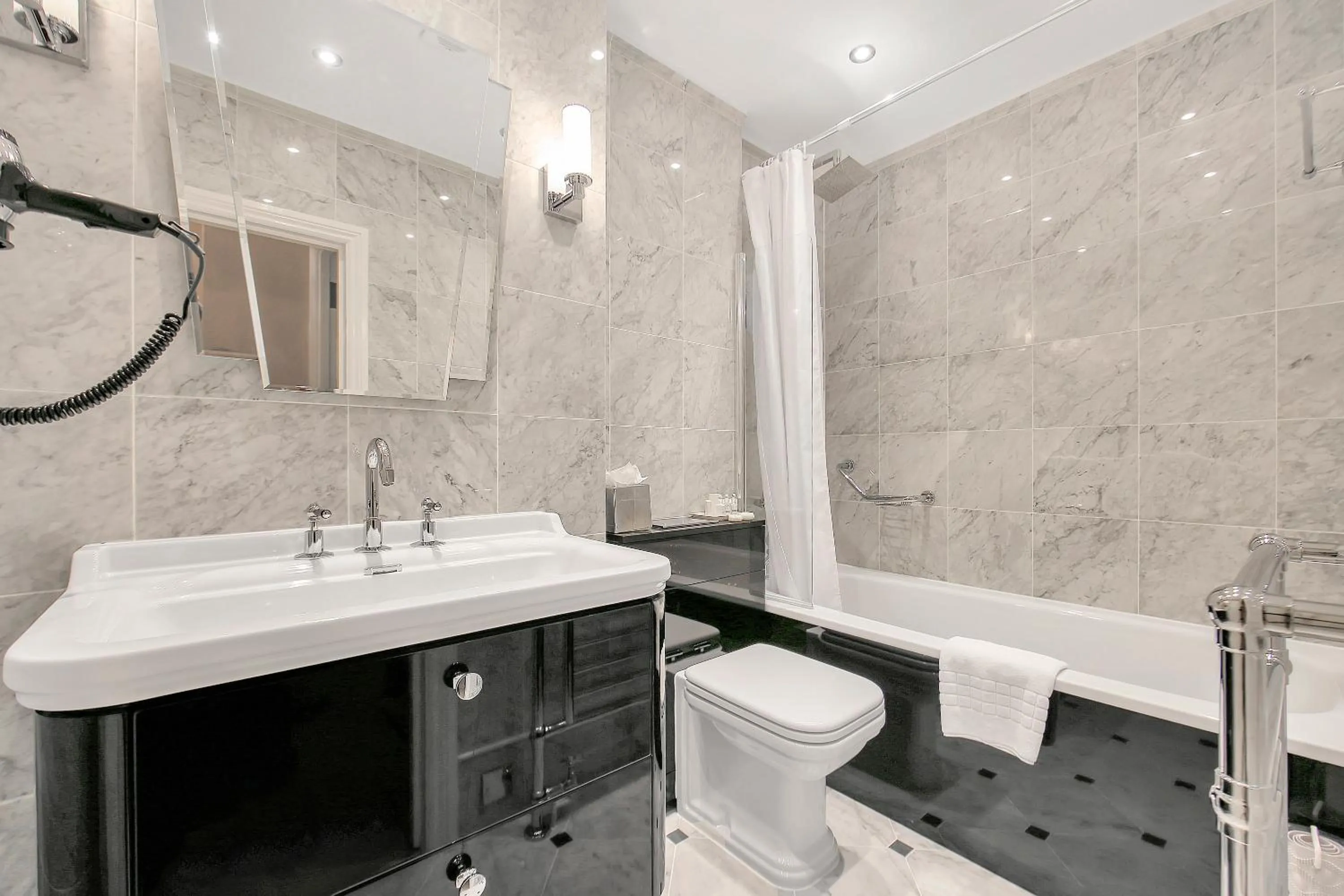 Photo of the whole room in 10 Curzon Street by Mansley