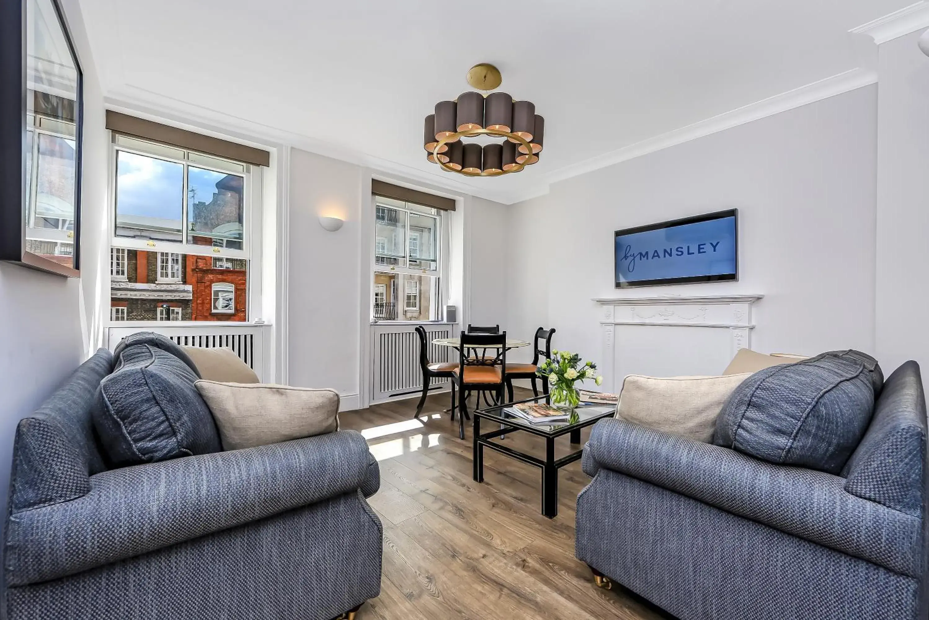 Living room in 10 Curzon Street by Mansley Living room in 10 Curzon Street by Mansley