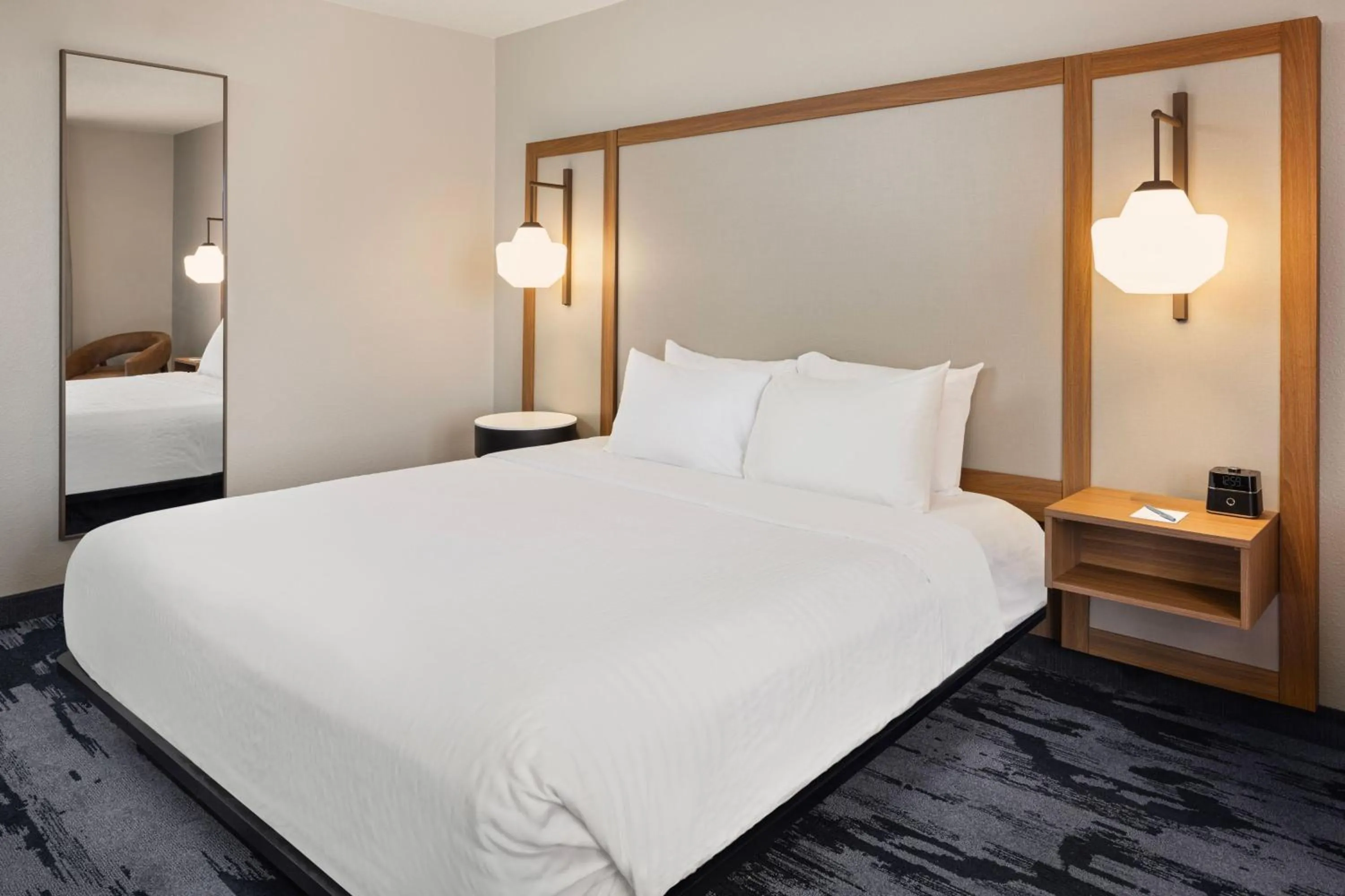 Photo of the whole room, Bed in Fairfield Inn & Suites by Marriott Columbus East