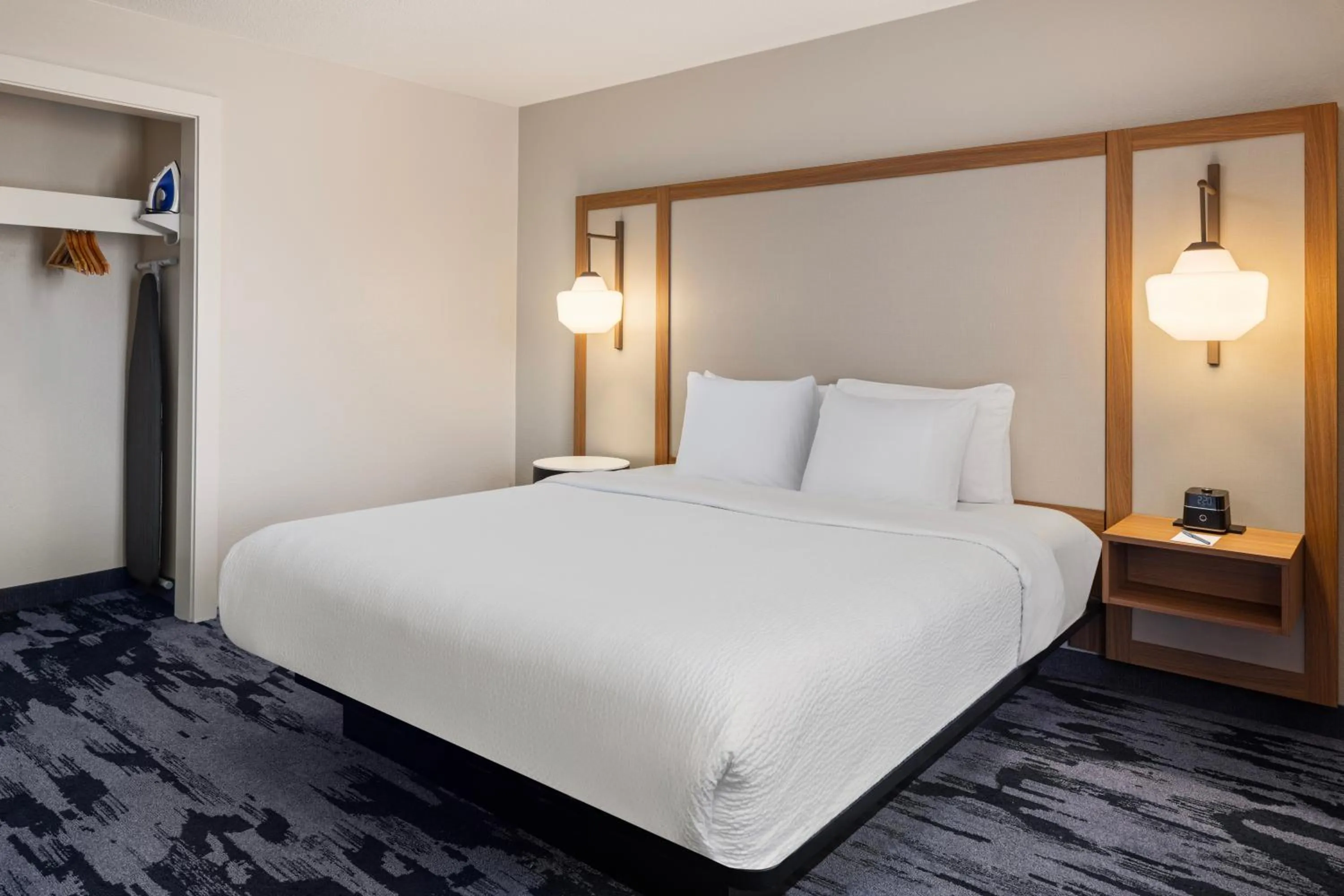 Bedroom, Bed in Fairfield Inn & Suites by Marriott Columbus East
