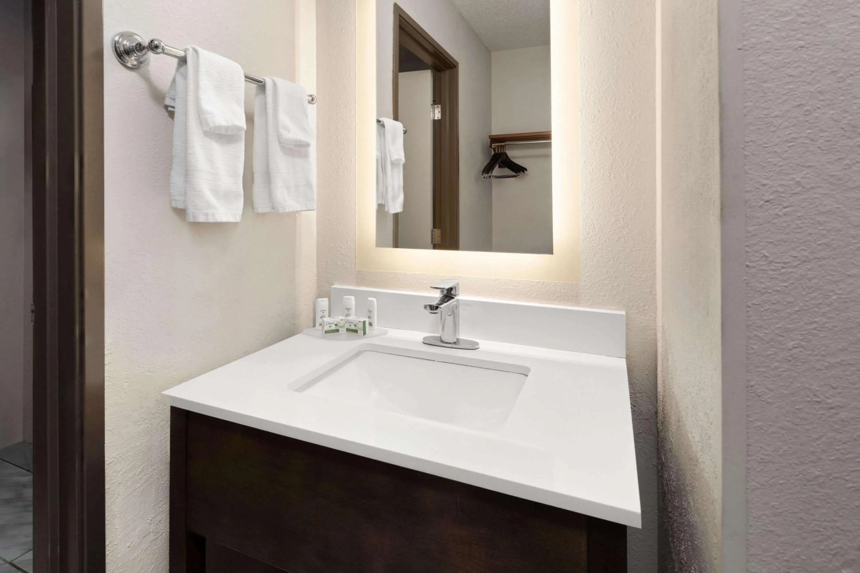 Bathroom in Wingate by Wyndham Marion