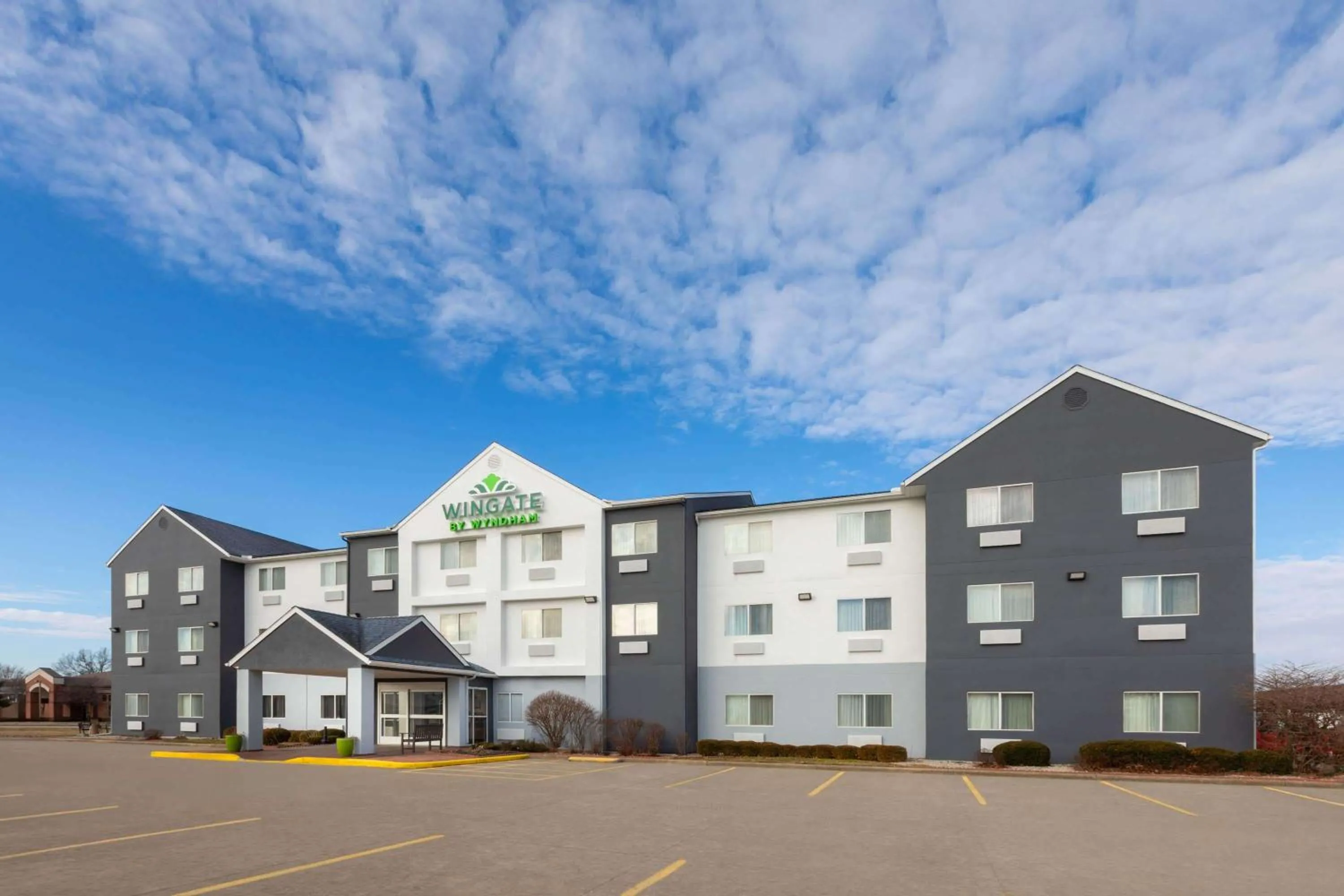 Property building in Wingate by Wyndham Marion