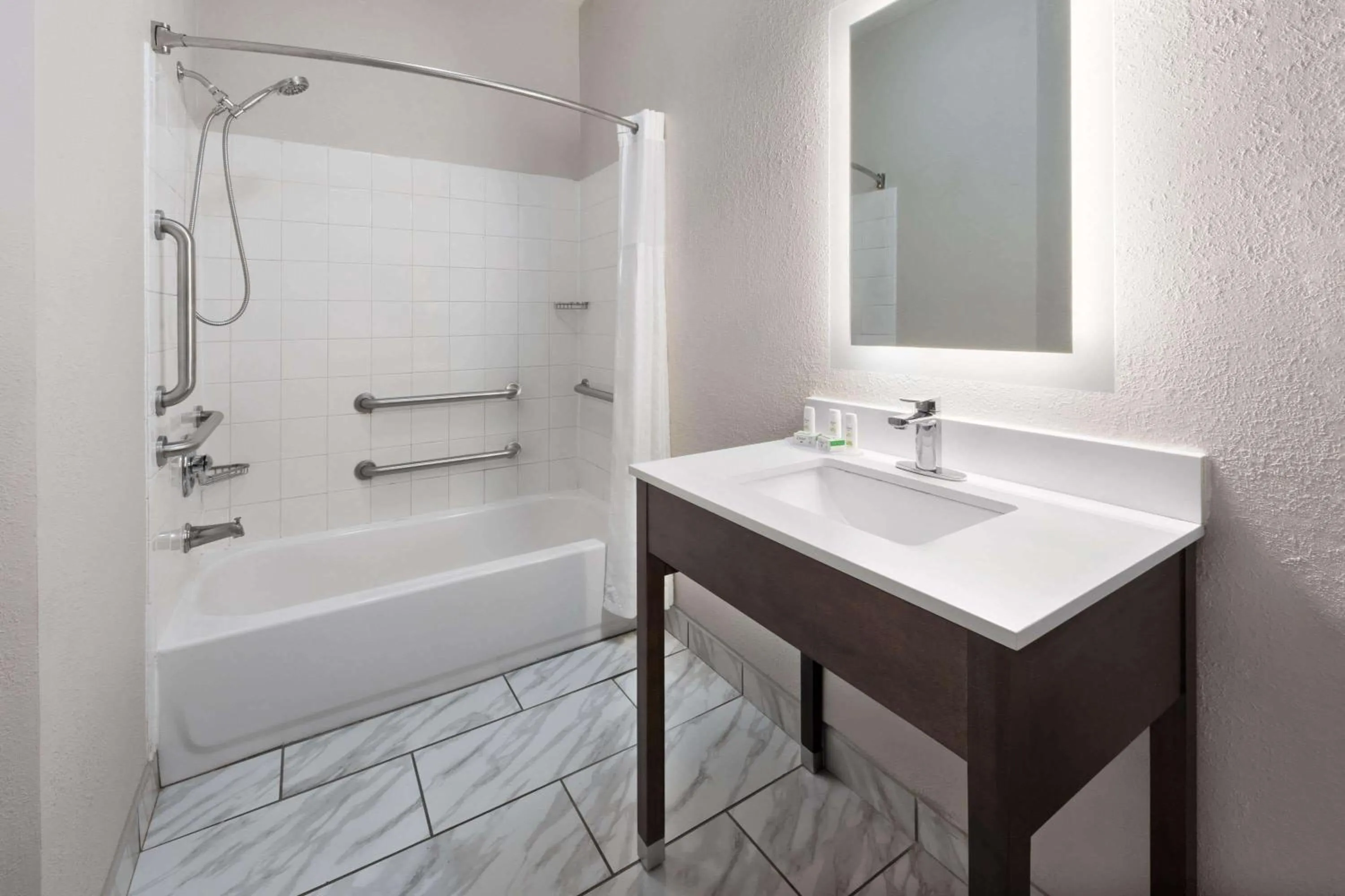 Bathroom in Wingate by Wyndham Marion