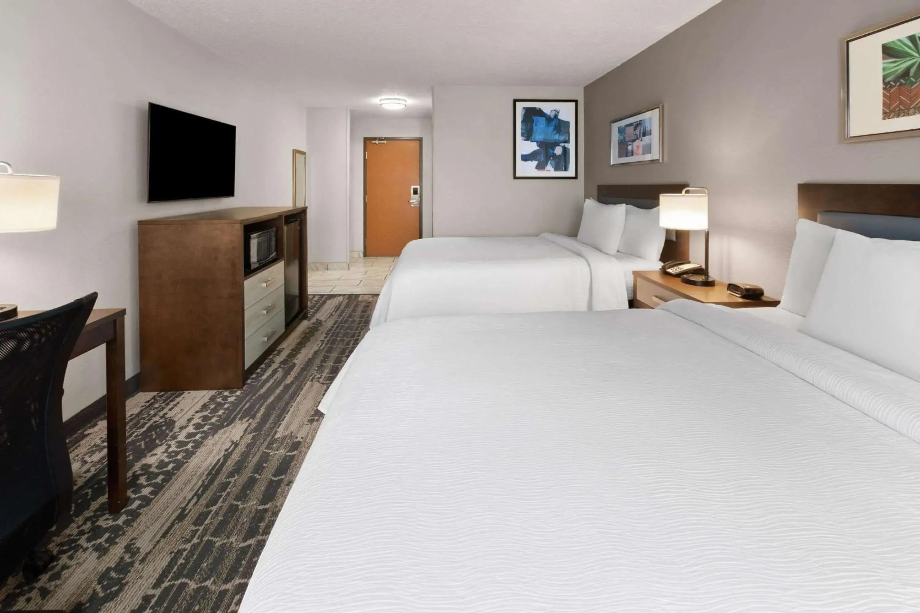 Photo of the whole room, Bed in Wingate by Wyndham Marion Photo of the whole room, Bed in Wingate by Wyndham Marion