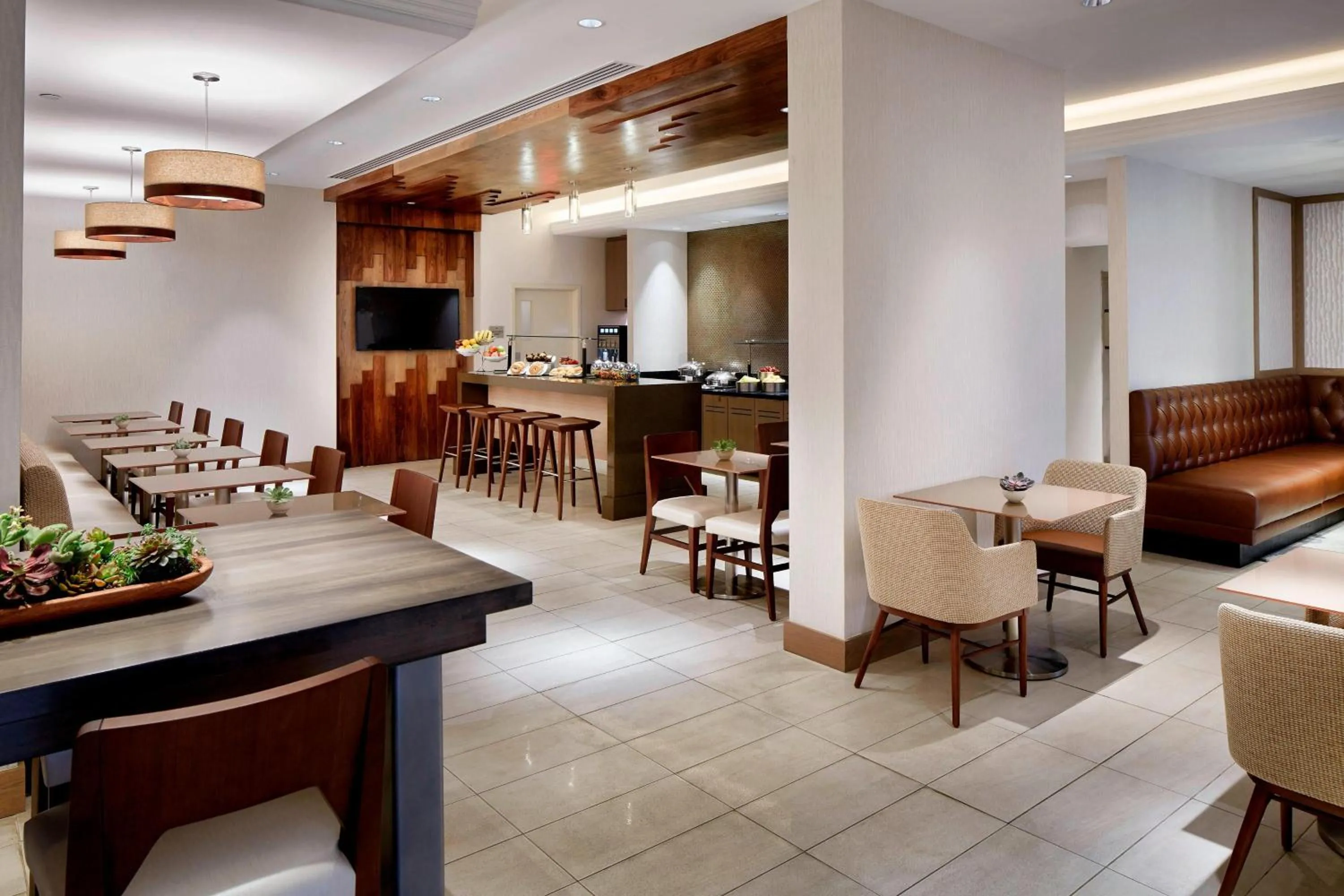 Lounge or bar in Marriott Columbus Northwest