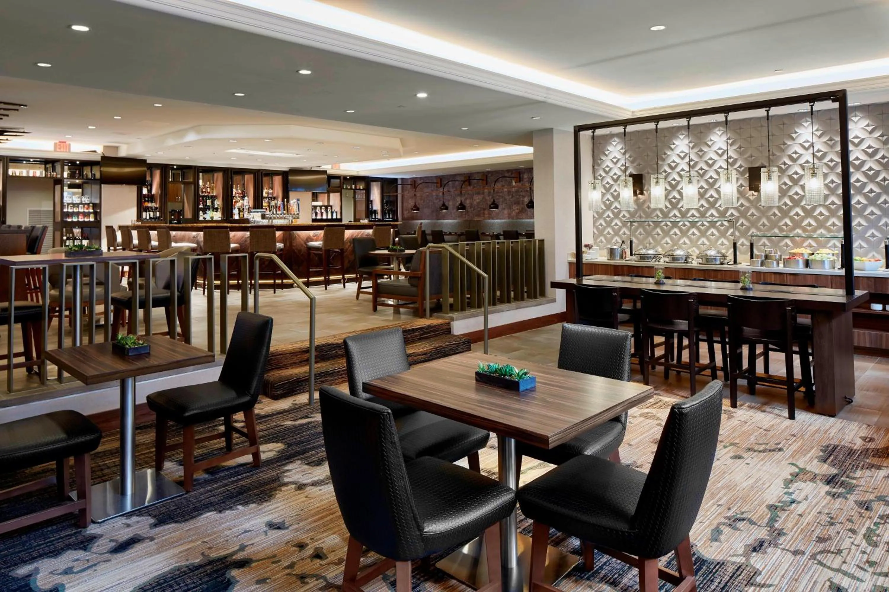Lounge or bar in Marriott Columbus Northwest