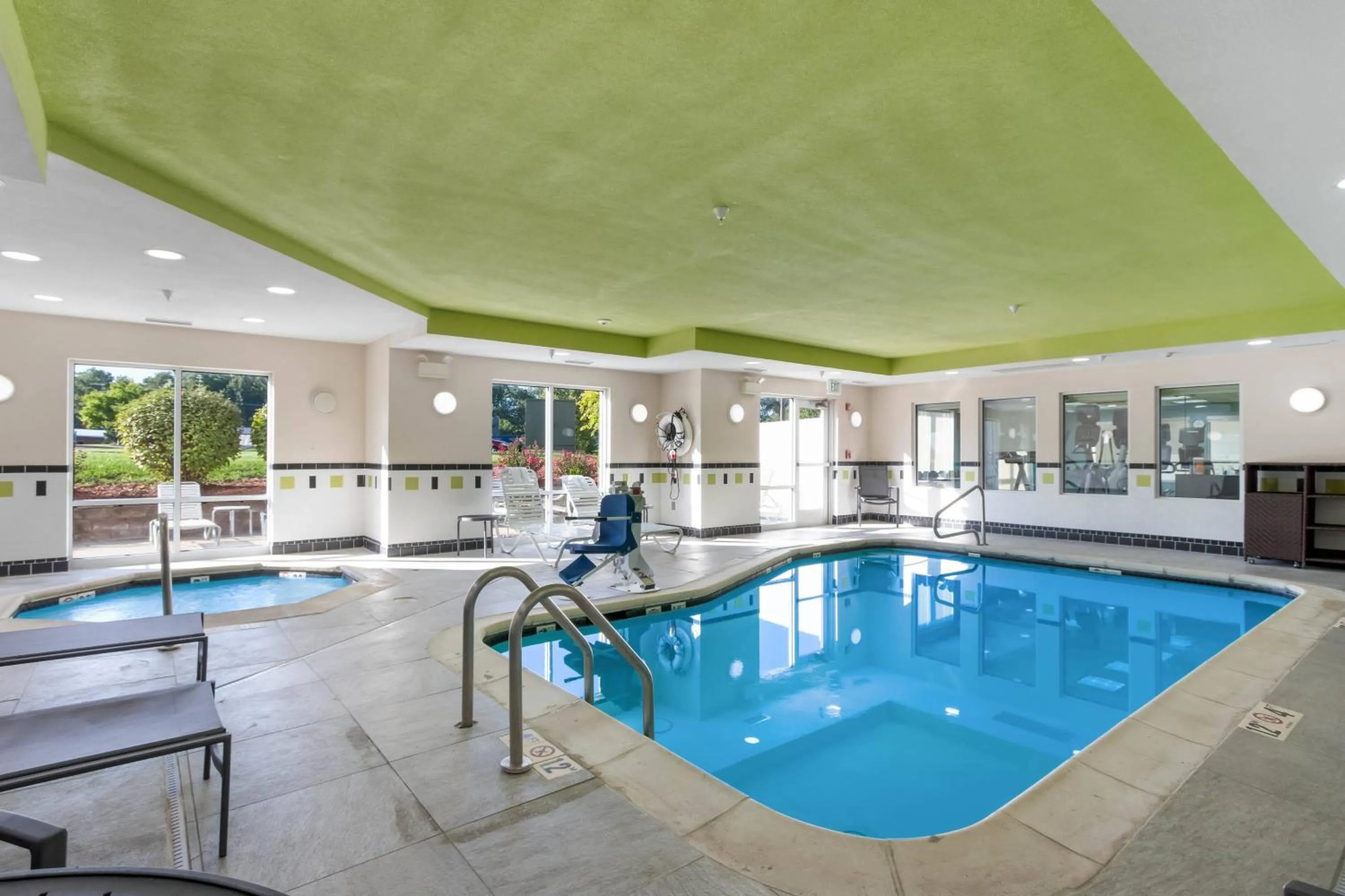 Swimming pool in Fairfield Inn & Suites Columbia