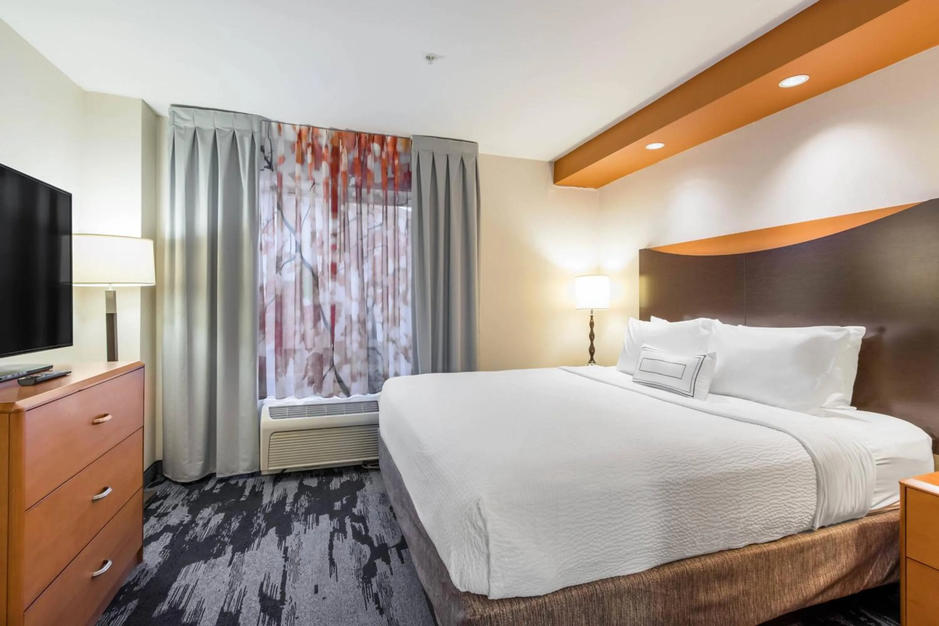 Photo of the whole room, Bed in Fairfield Inn & Suites Columbia