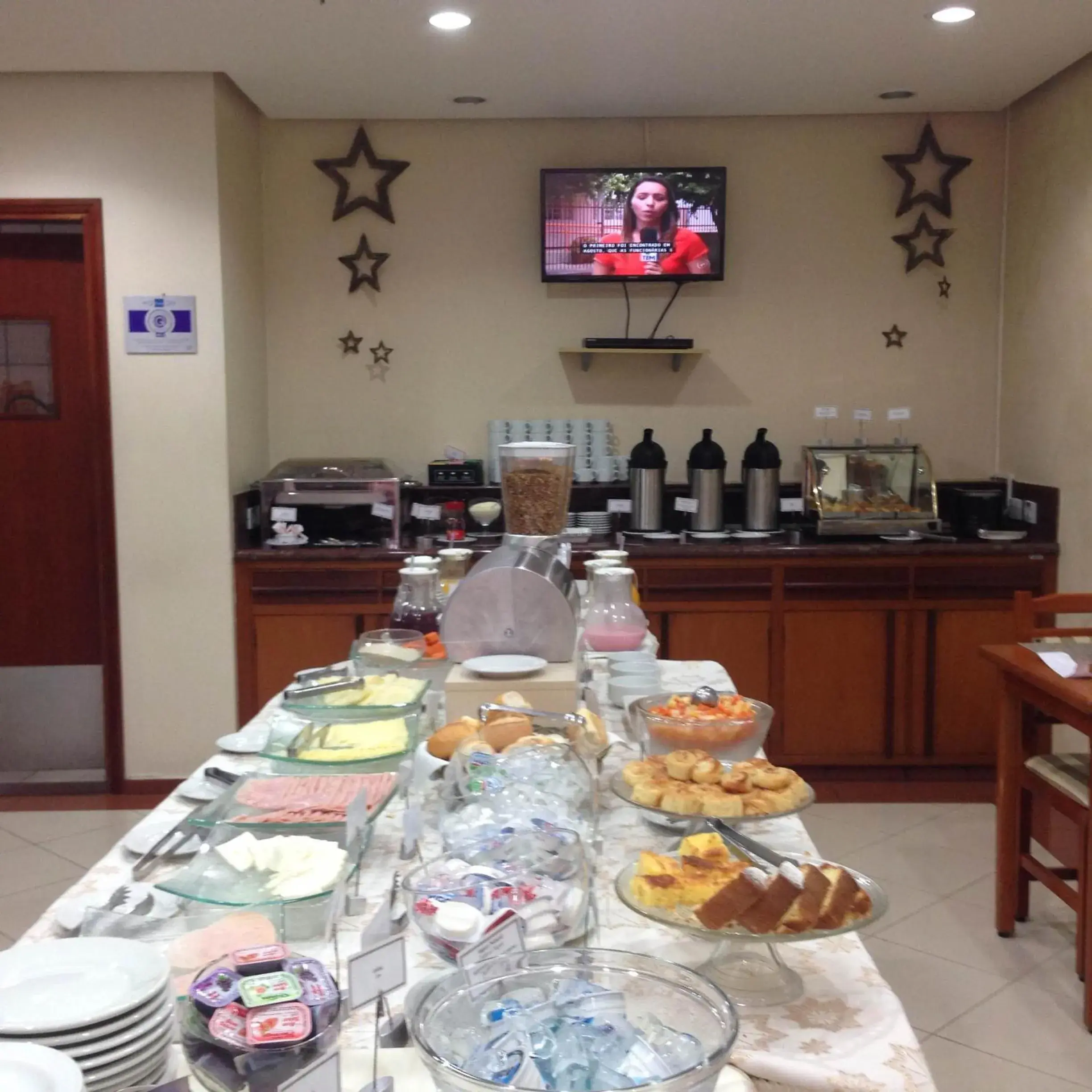 Restaurant/places to eat in Saint Peter Hotel Restaurant/places to eat in Saint Peter Hotel