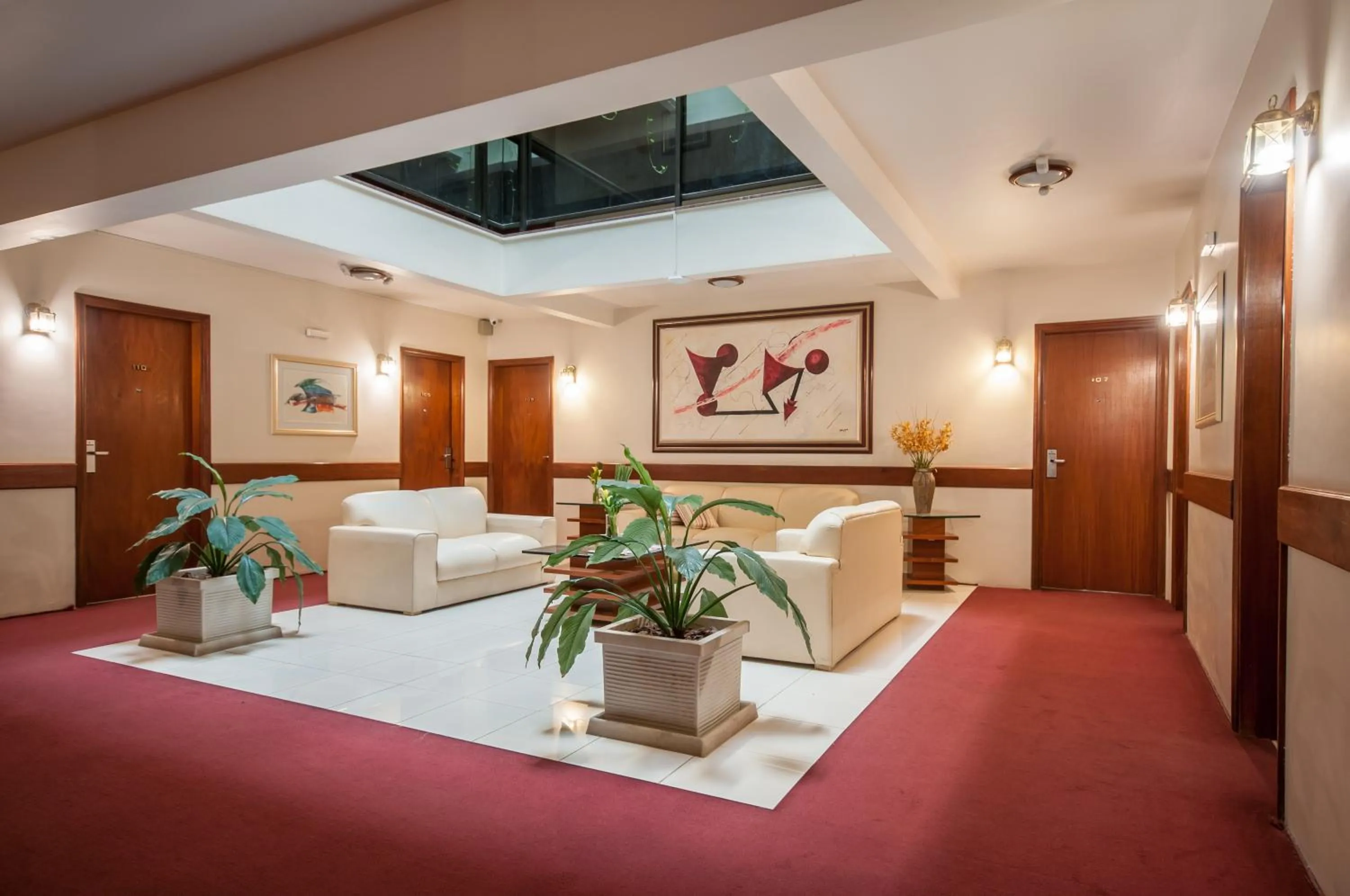 Living room, Bed in Saint Peter Hotel