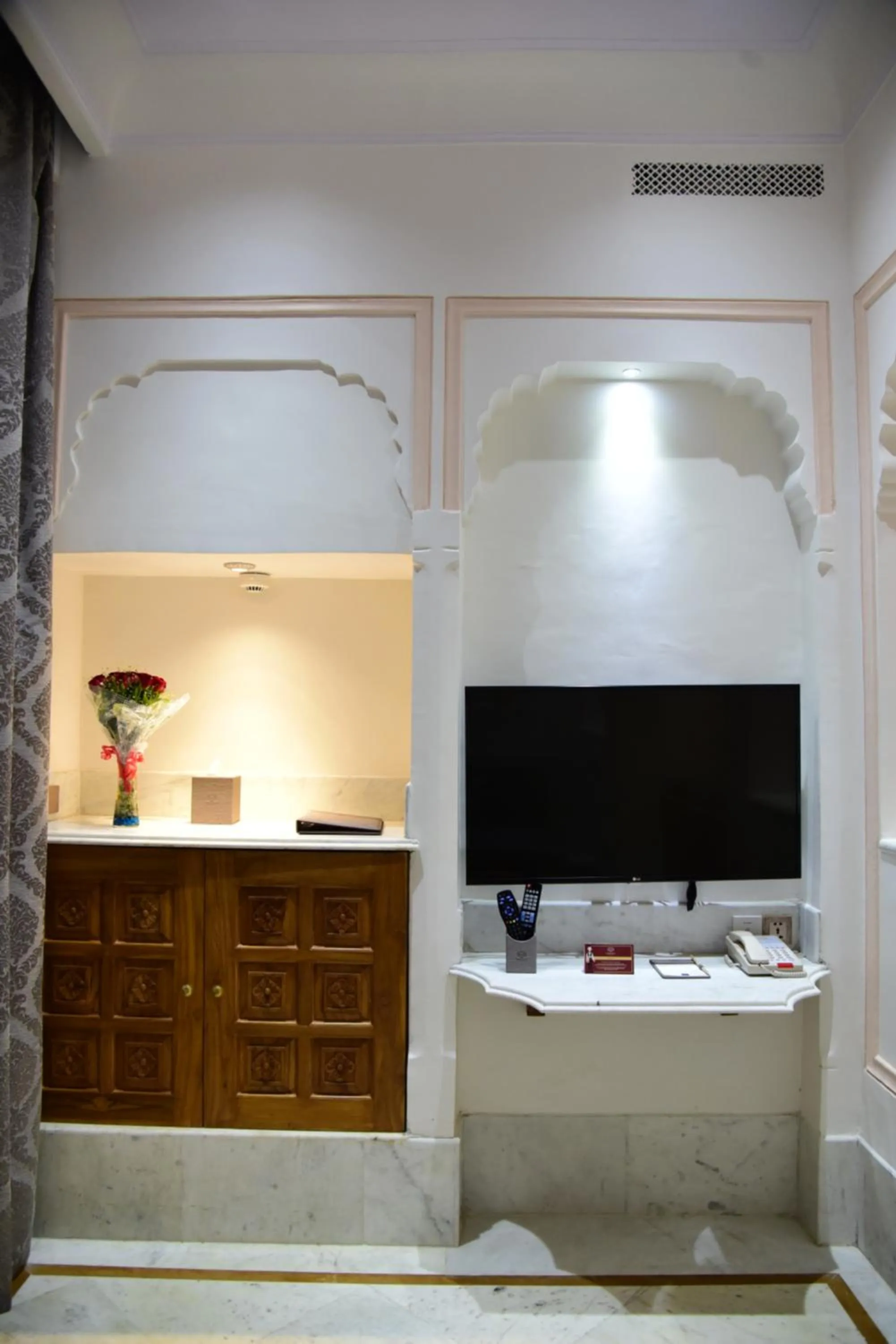 TV and multimedia in Buena Vista Luxury Garden Spa Resort