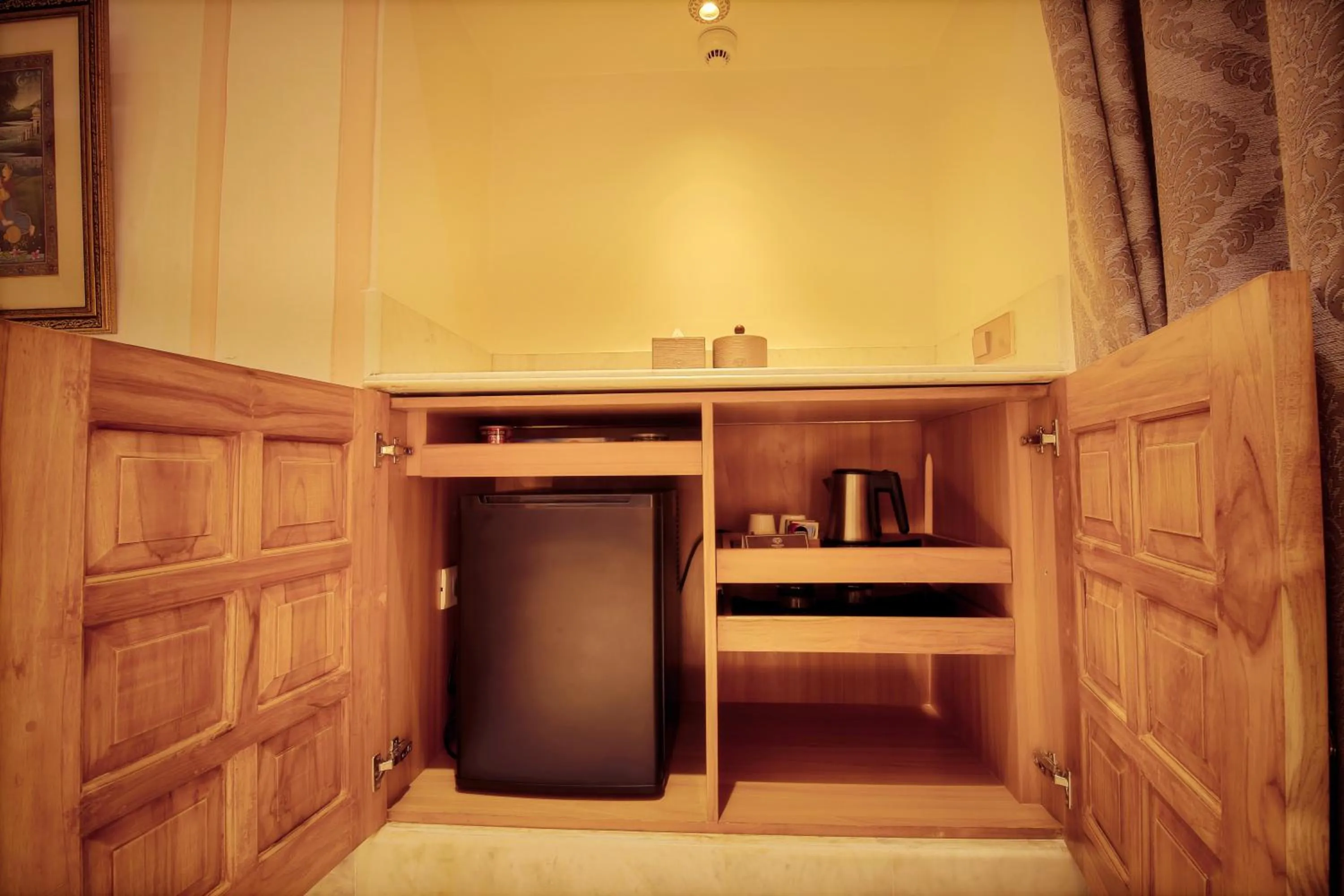 Coffee/tea facilities, Bed in Buena Vista Luxury Garden Spa Resort