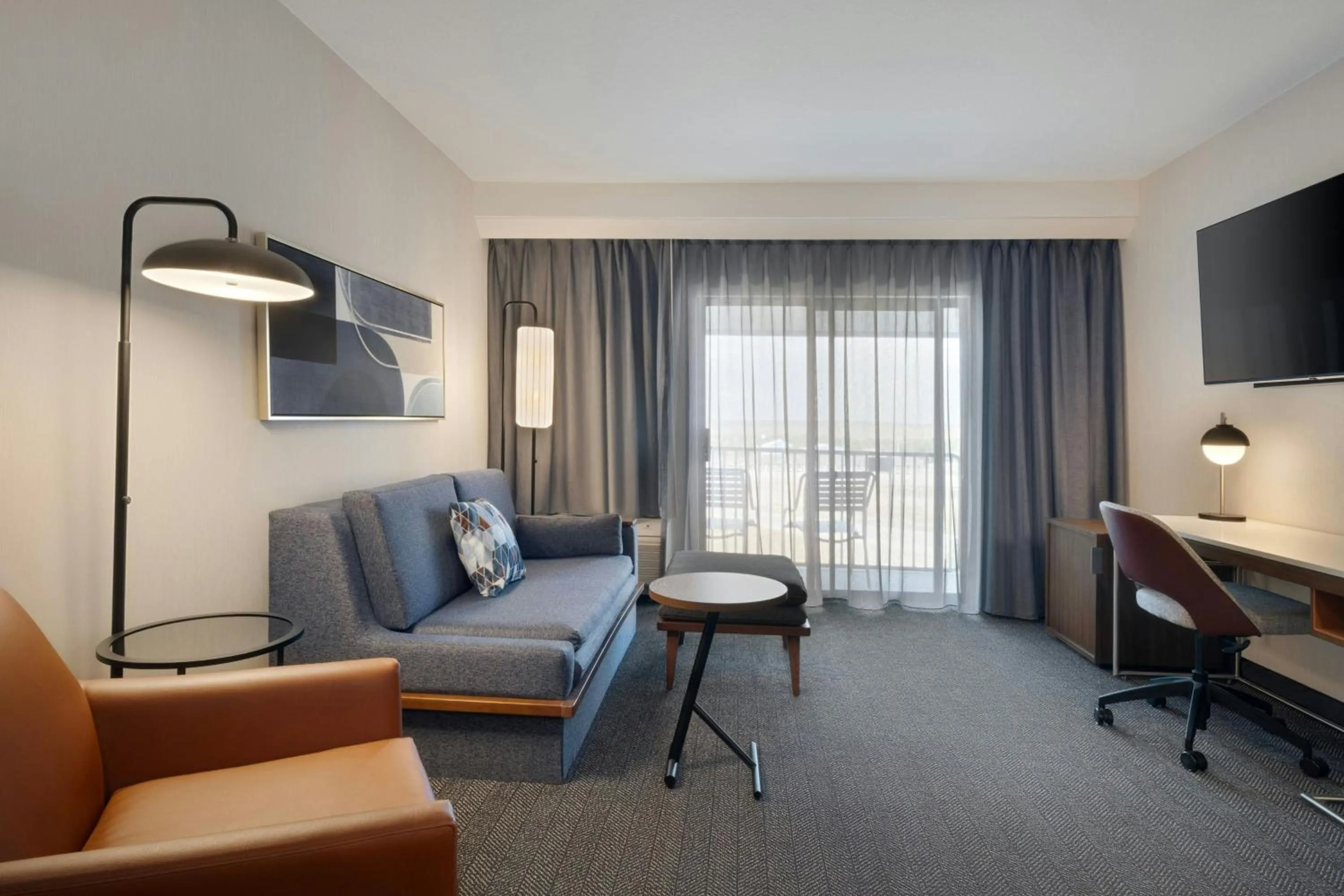 Photo of the whole room in Courtyard Casper