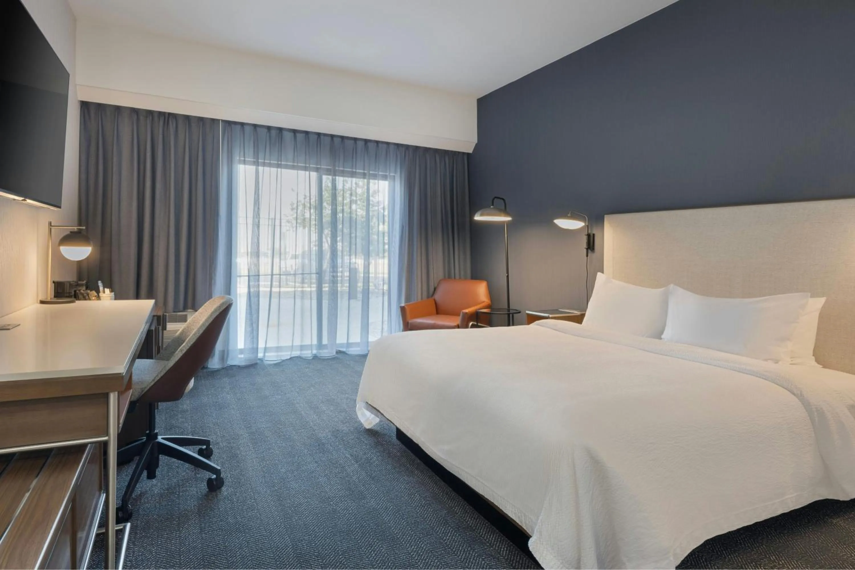 Photo of the whole room, Bed in Courtyard Casper