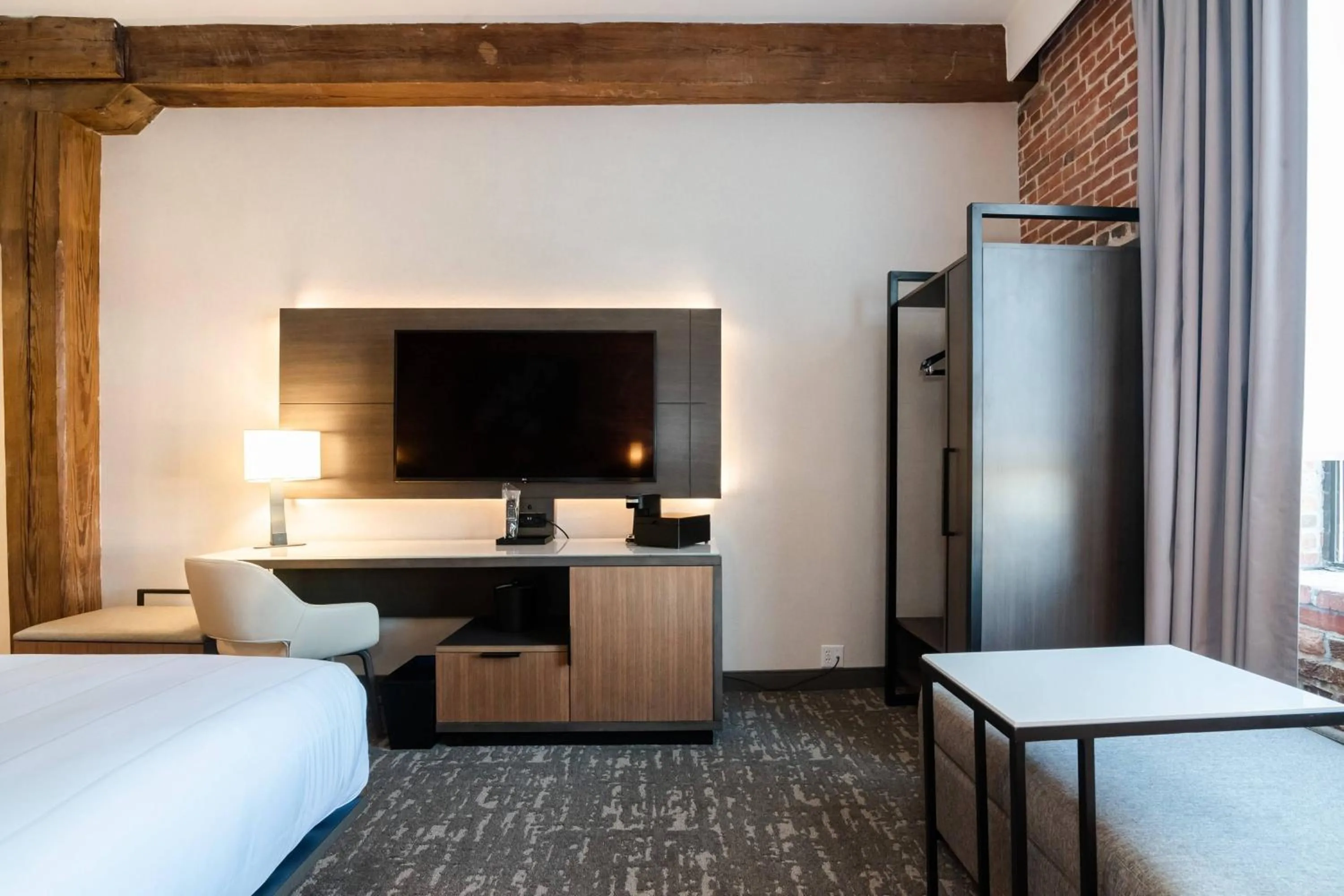 Photo of the whole room, Bed in Columbus Marriott