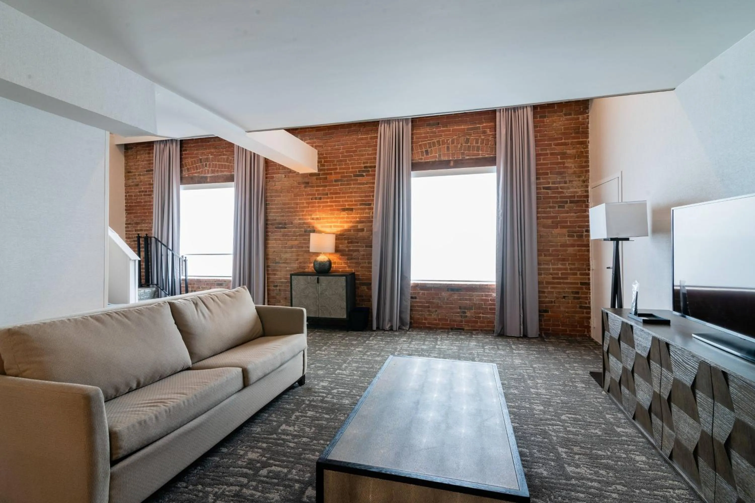 Living room in Columbus Marriott