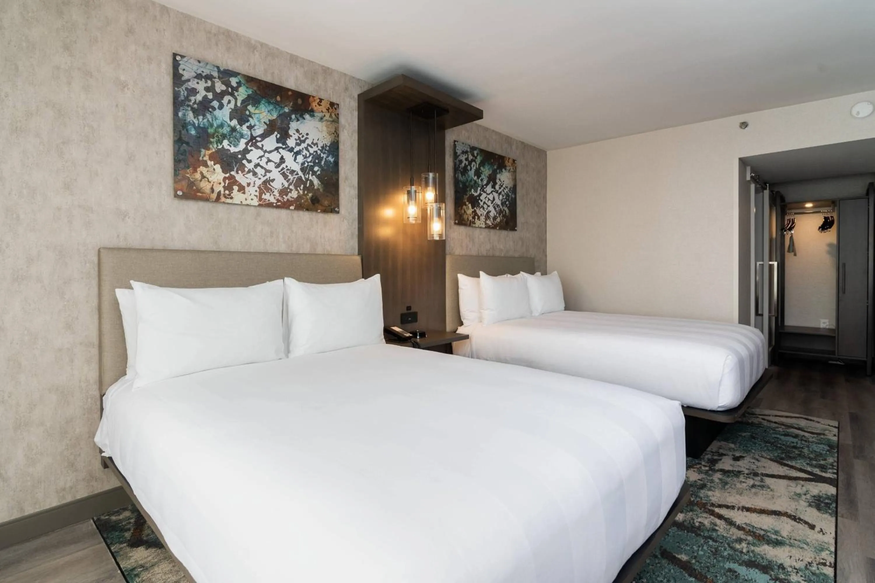 Photo of the whole room, Bed in Columbus Marriott