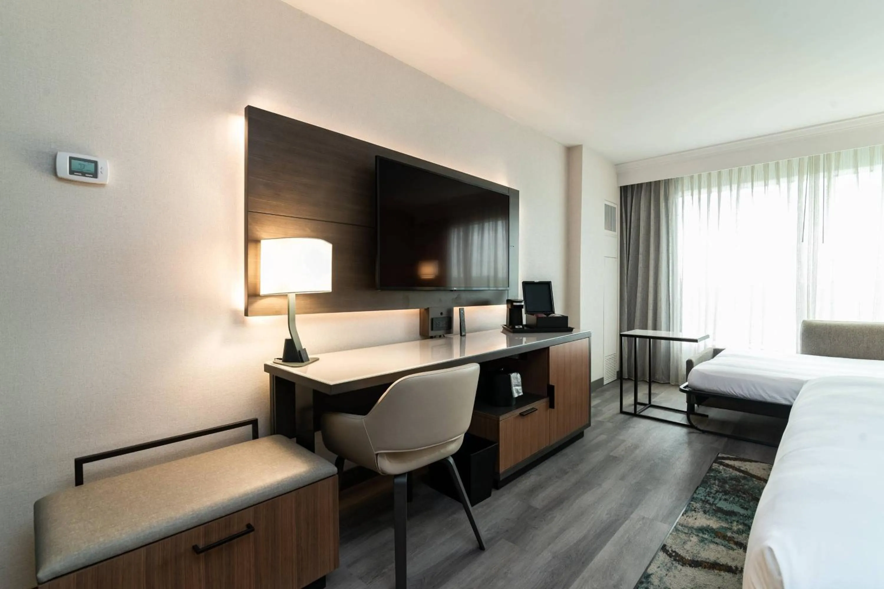 Photo of the whole room, Bed in Columbus Marriott