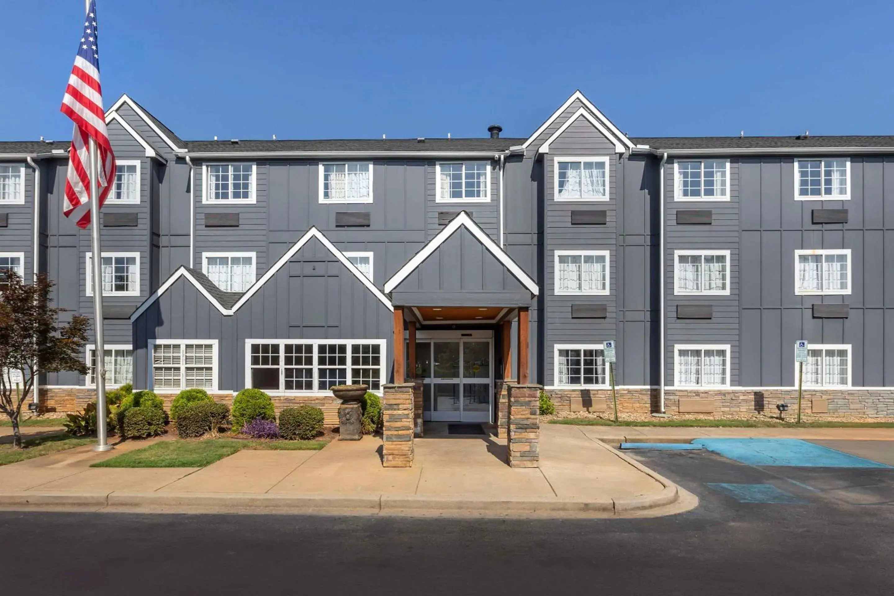 Property building in Greenville Pelham Inn by IHG Property building in Greenville Pelham Inn by IHG