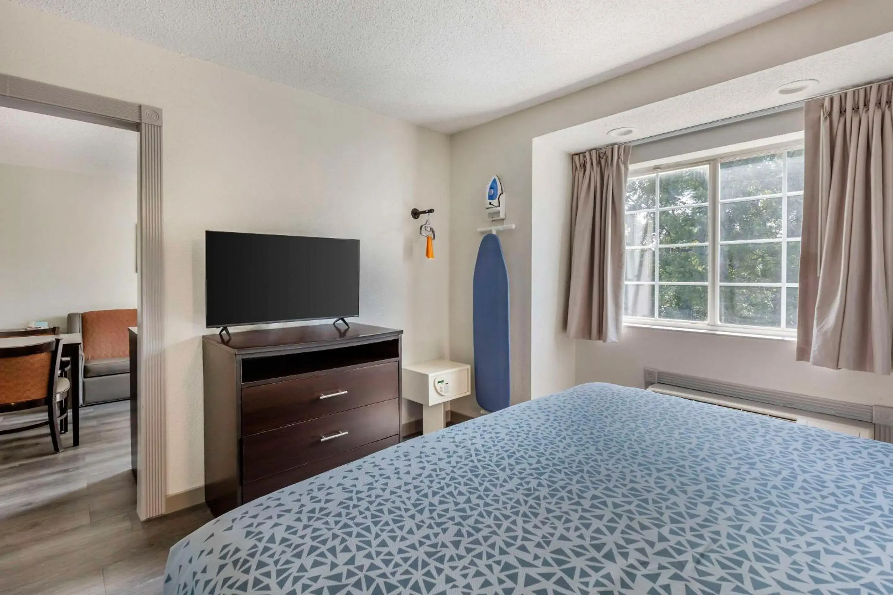 Bedroom, Bed in Greenville Pelham Inn by IHG Bedroom, Bed in Greenville Pelham Inn by IHG