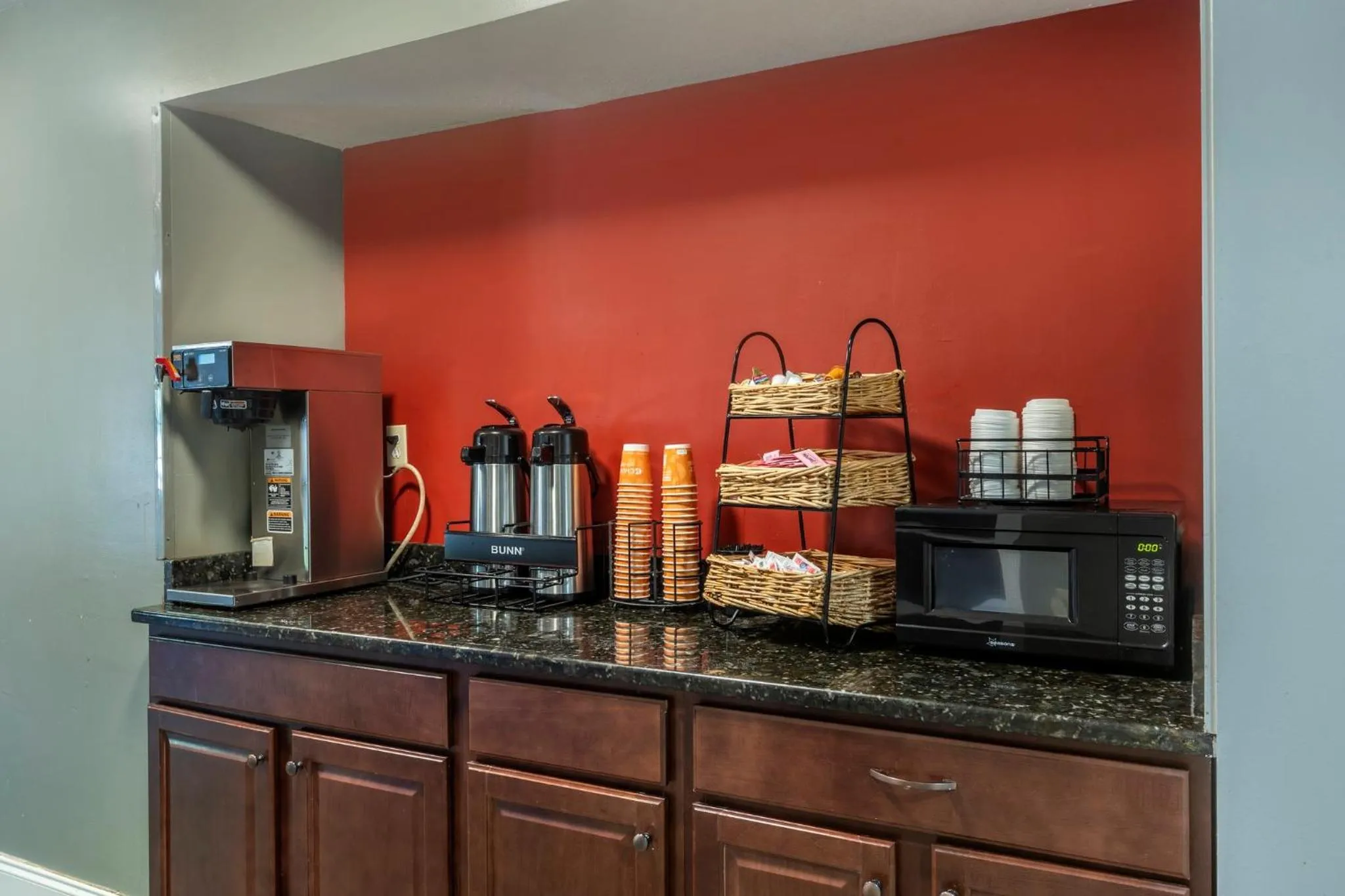 Bedroom in Greenville Pelham Inn by IHG