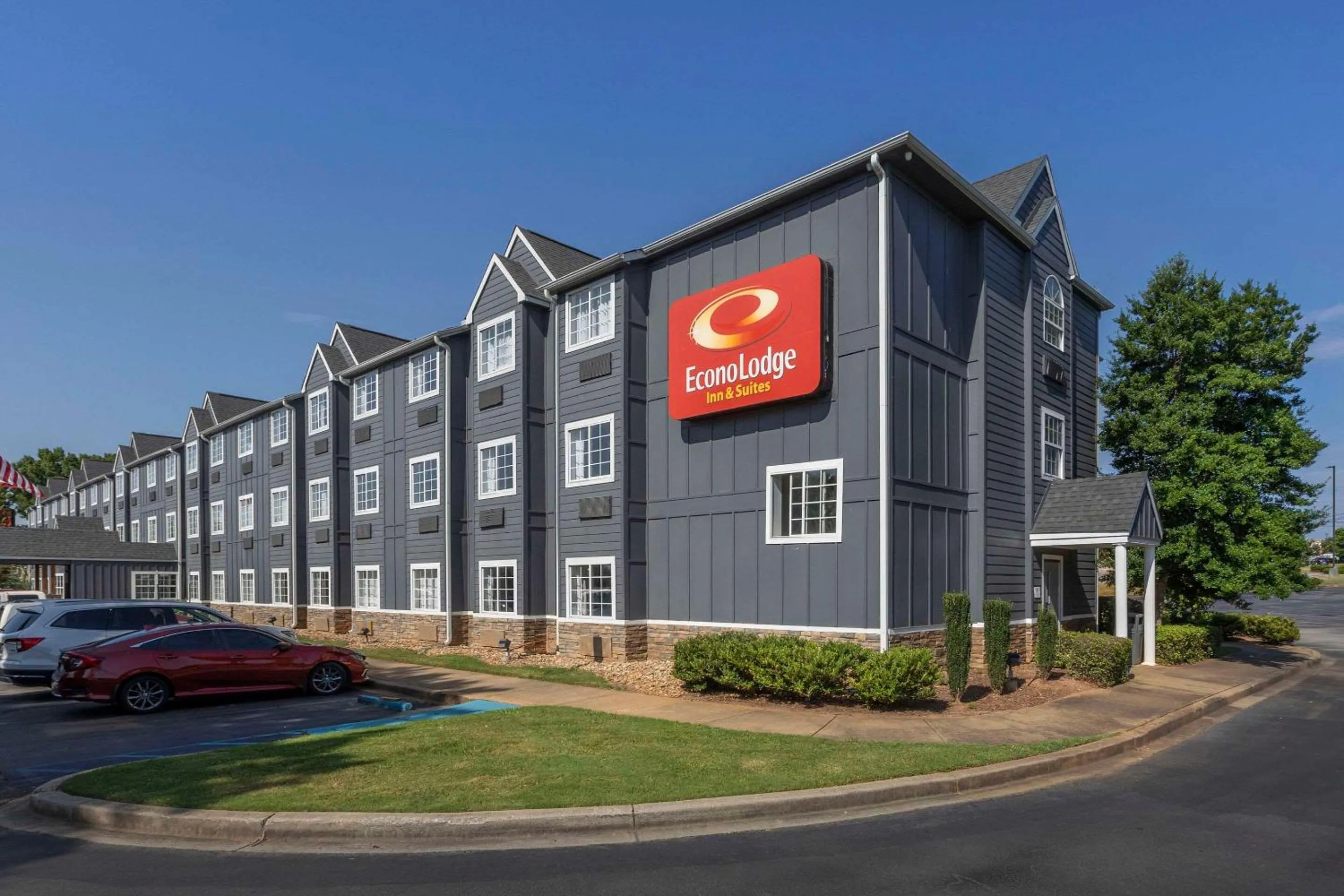 Property building in Econo Lodge Inn & Suites