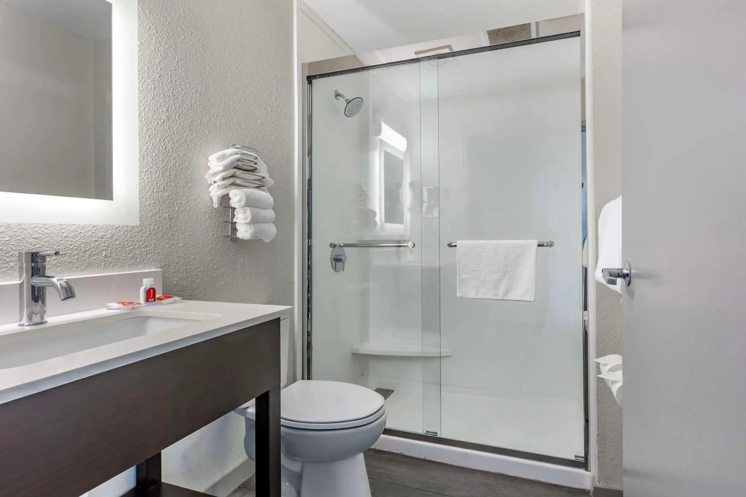 Bedroom in Greenville Pelham Inn by IHG Bedroom in Greenville Pelham Inn by IHG