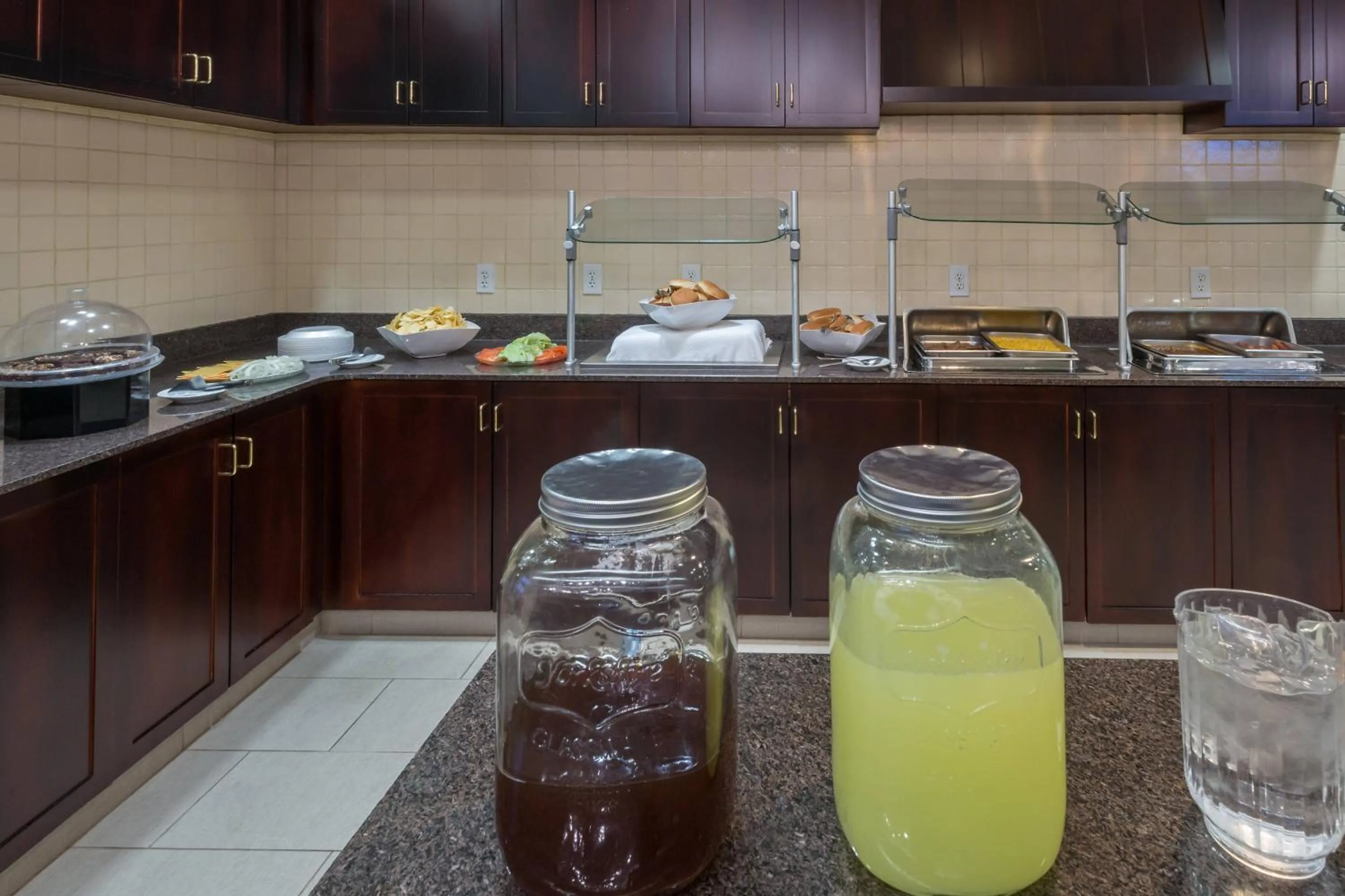 Restaurant/places to eat in Residence Inn Columbus