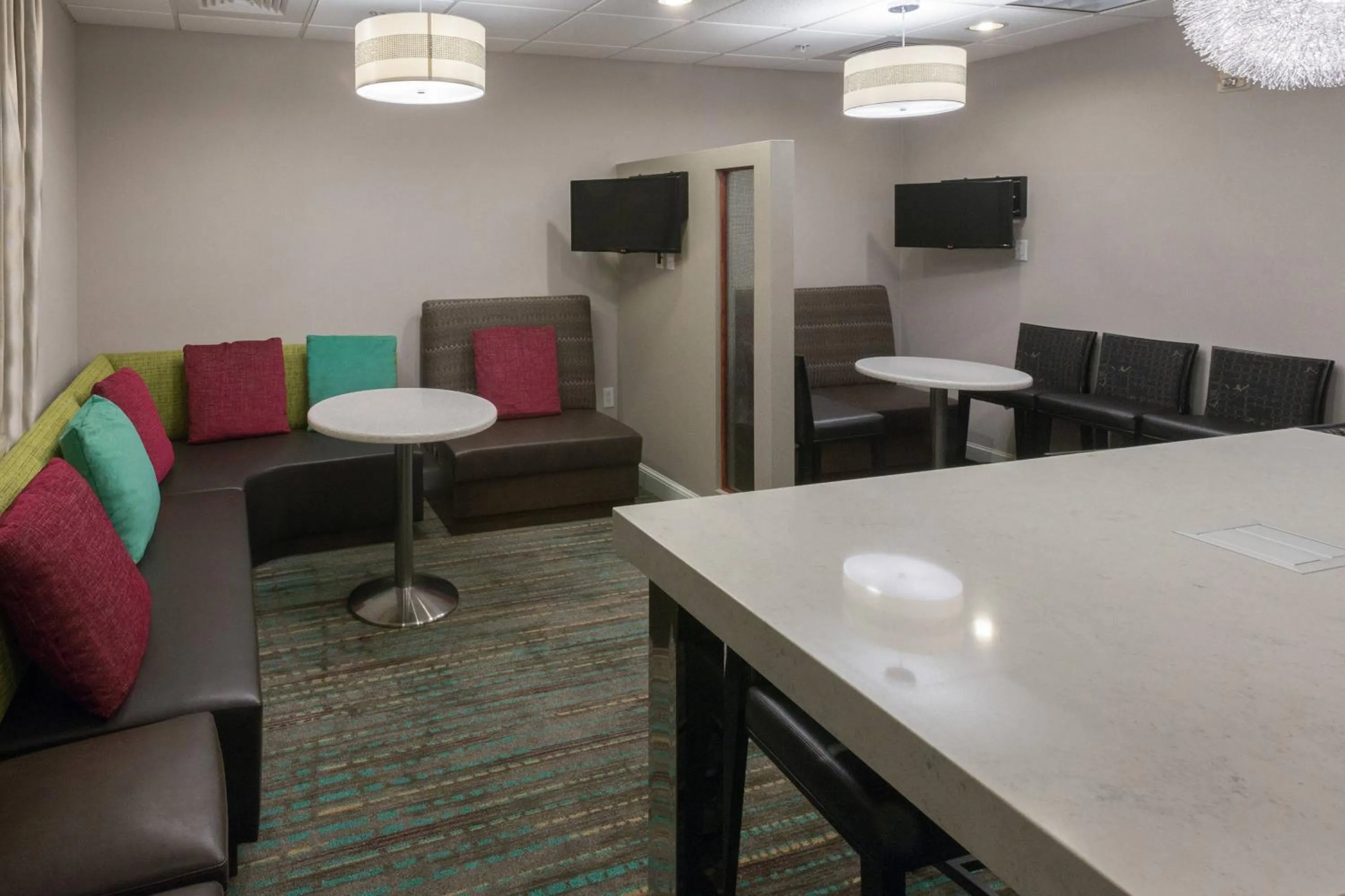 Restaurant/places to eat in Residence Inn Columbus