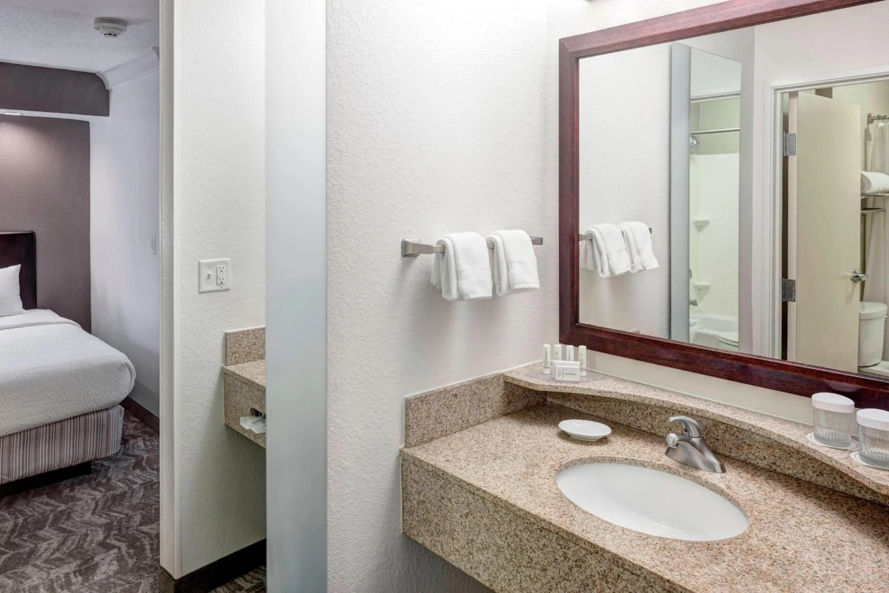 Bathroom, Bed in SpringHill Suites Columbus