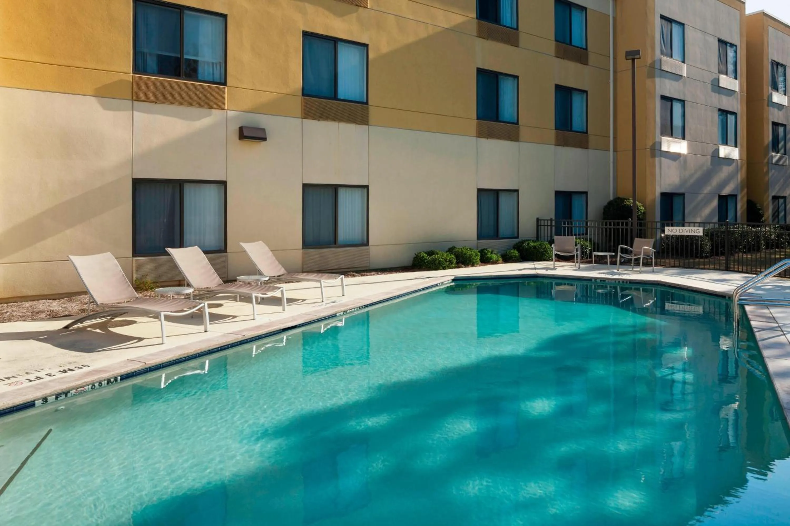 Swimming pool in SpringHill Suites Columbus